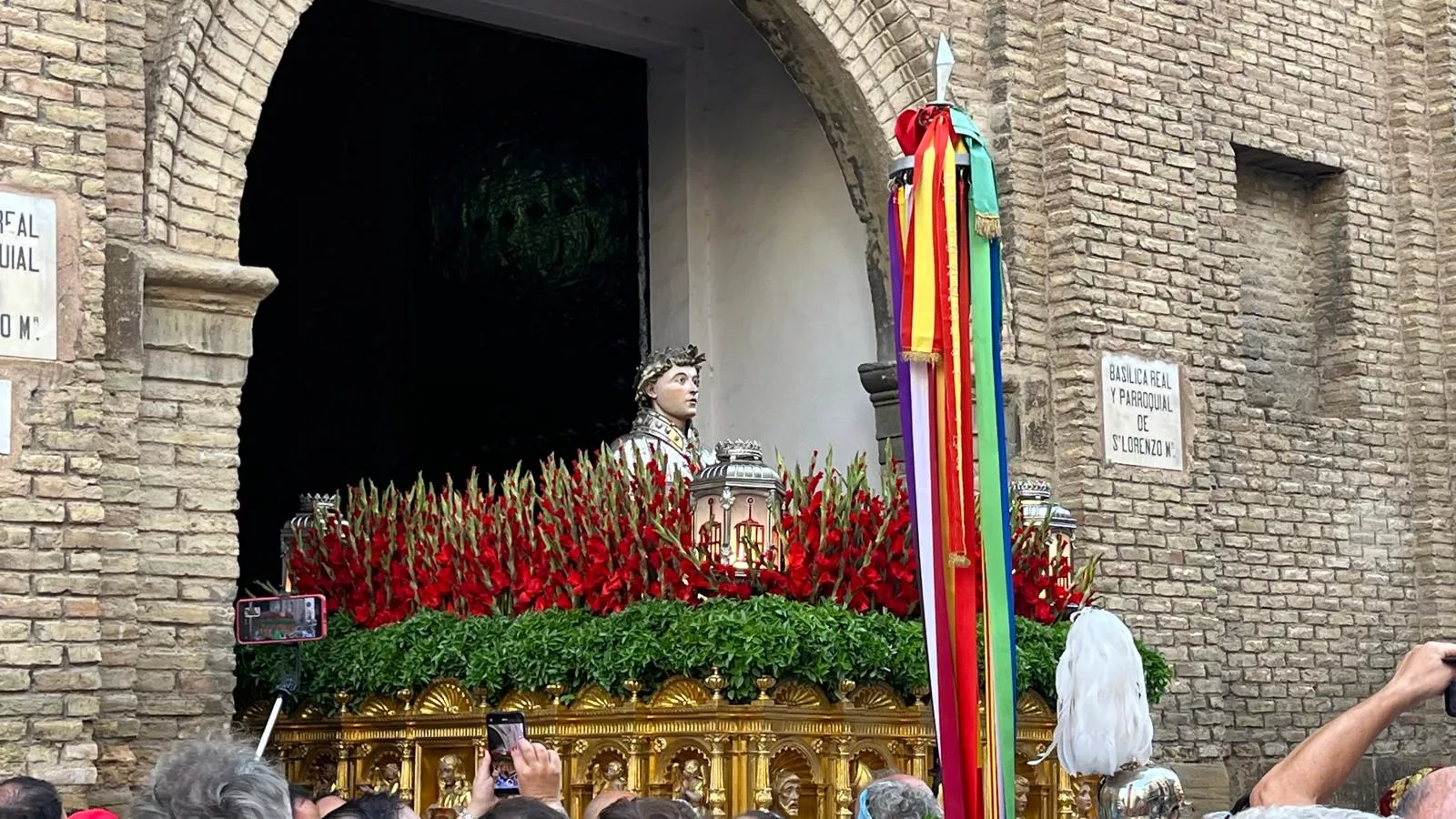 Procesión de San Lorenzo por las calles de Huesca. Foto Mercedes Manterola