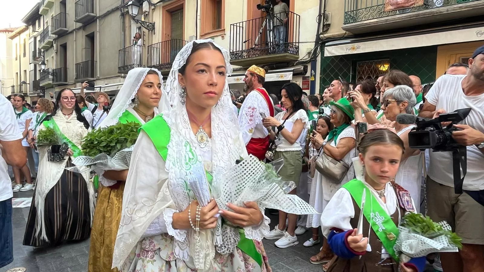 Procesión de San Lorenzo por las calles de Huesca. Foto Mercedes Manterola