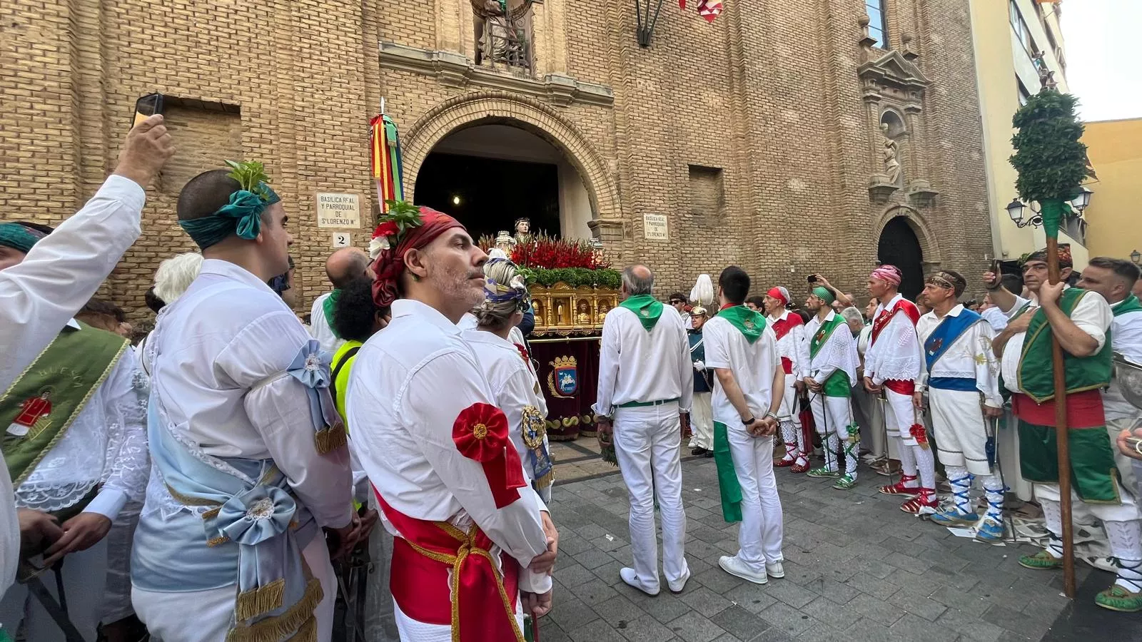 Procesión de San Lorenzo por las calles de Huesca. Foto Mercedes Manterola