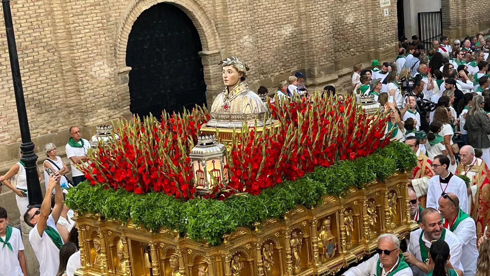 Procesión de San Lorenzo por las calles de Huesca. Foto Mercedes Manterola