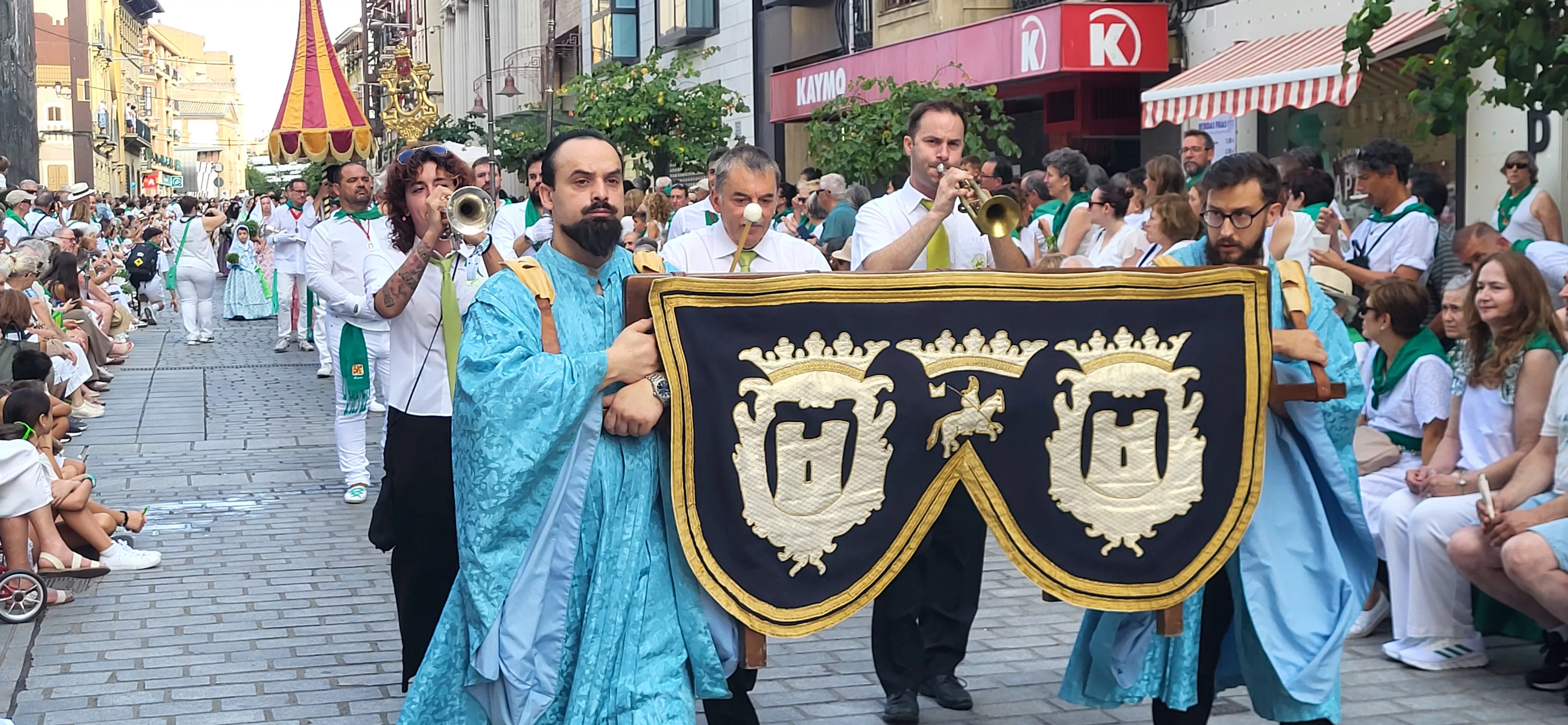 Procesión de San Lorenzo por las calles de Huesca. Foto Mercedes Manterola