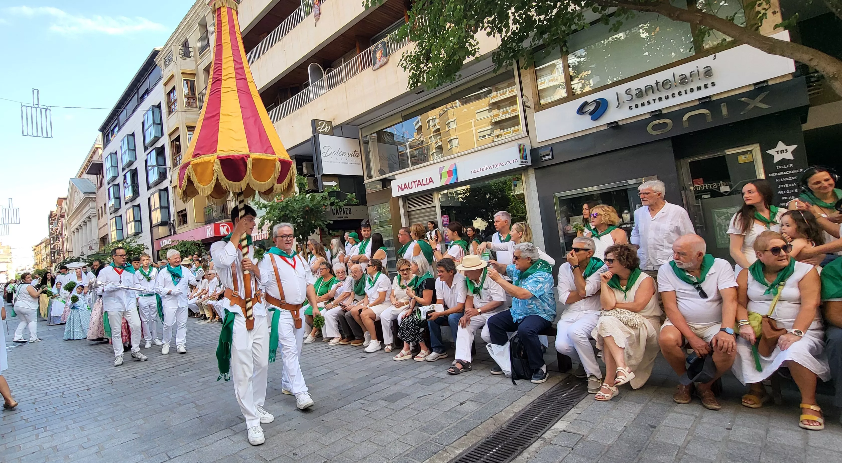 Procesión de San Lorenzo por las calles de Huesca. Foto Mercedes Manterola