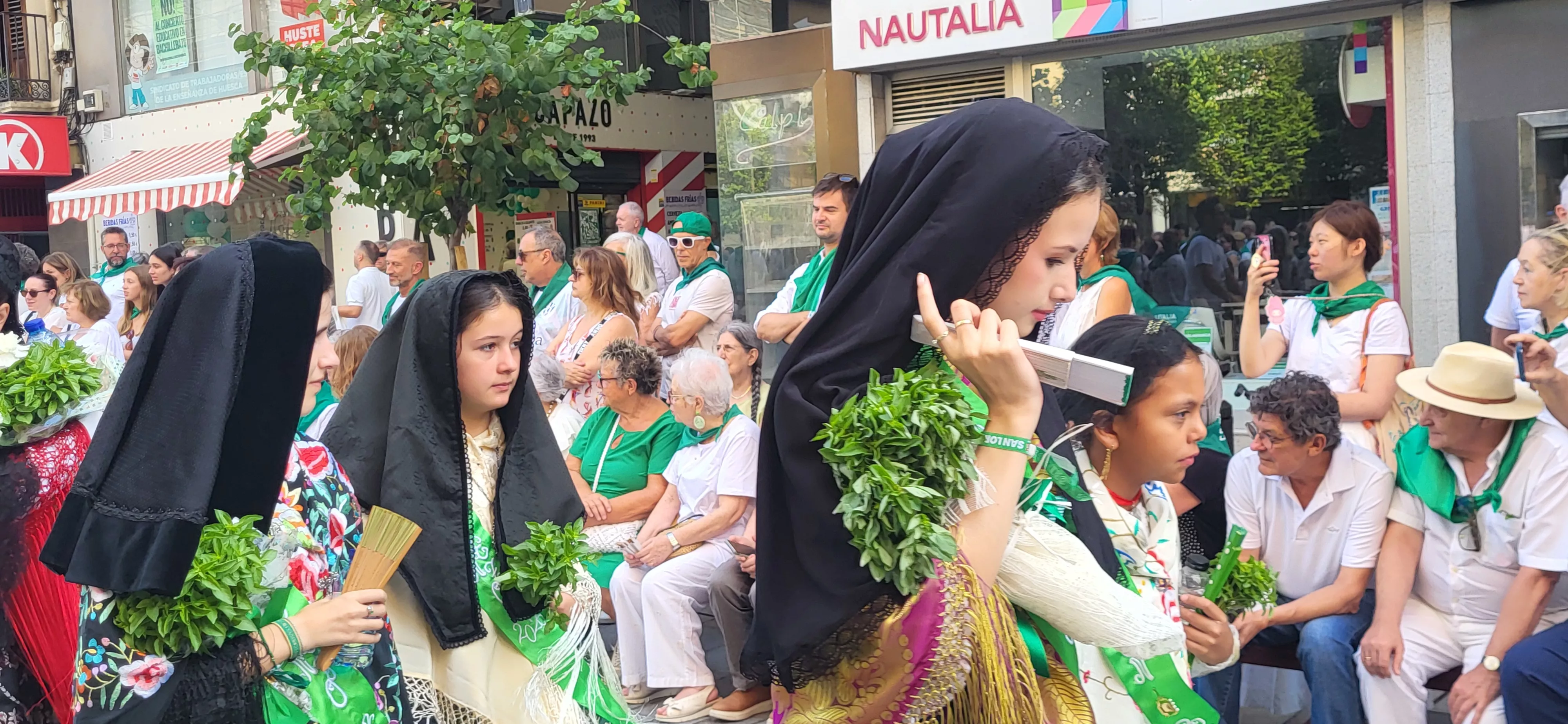 Procesión de San Lorenzo por las calles de Huesca. Foto Mercedes Manterola