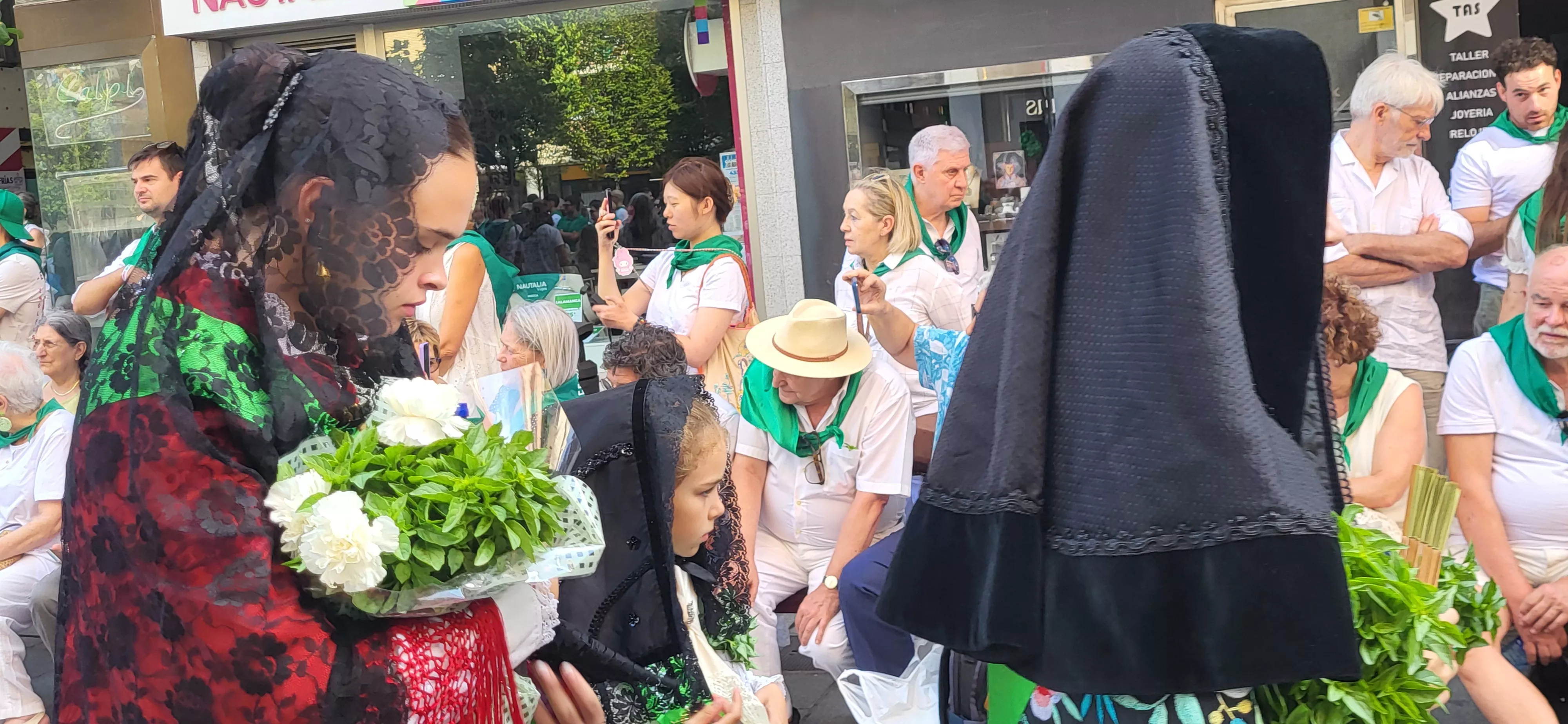 Procesión de San Lorenzo por las calles de Huesca. Foto Mercedes Manterola