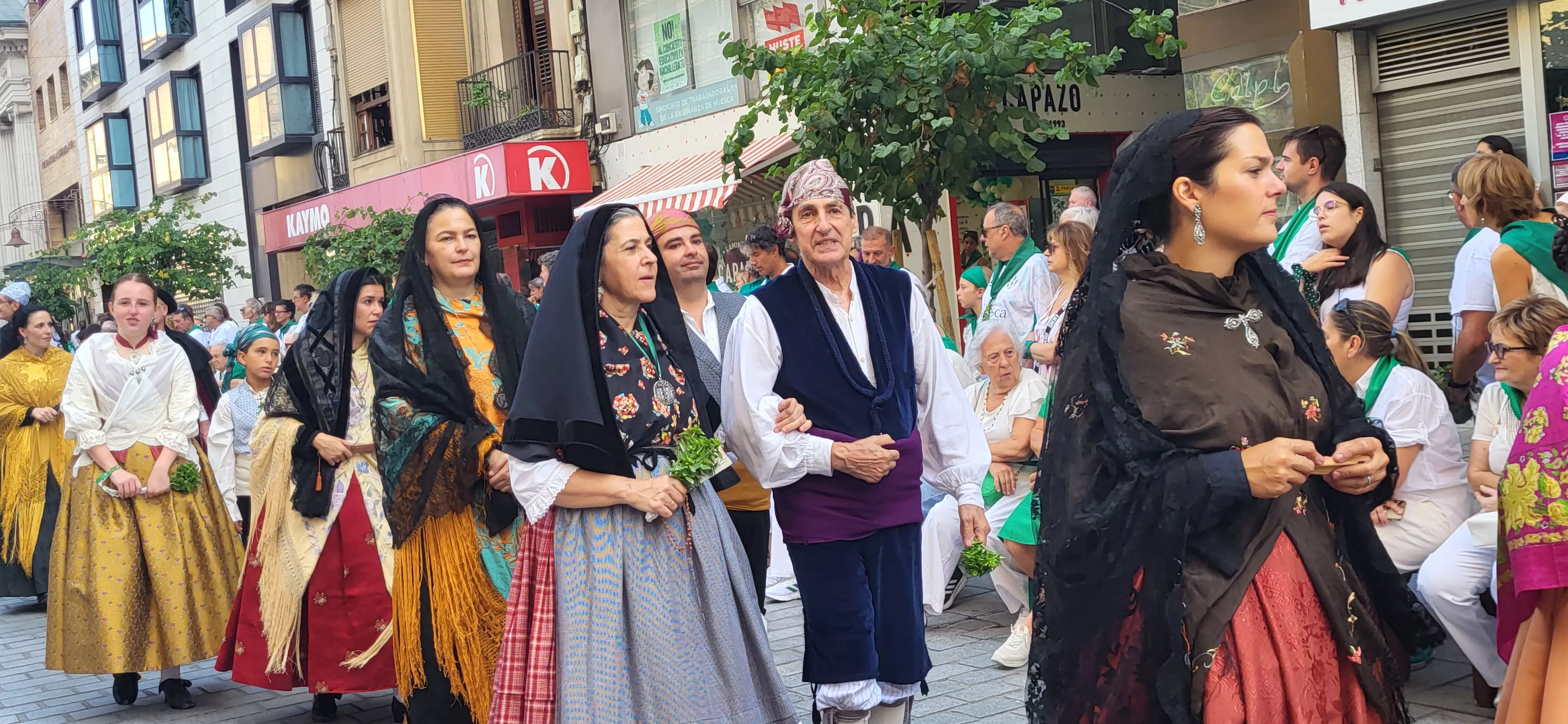 Procesión de San Lorenzo por las calles de Huesca. Foto Mercedes Manterola