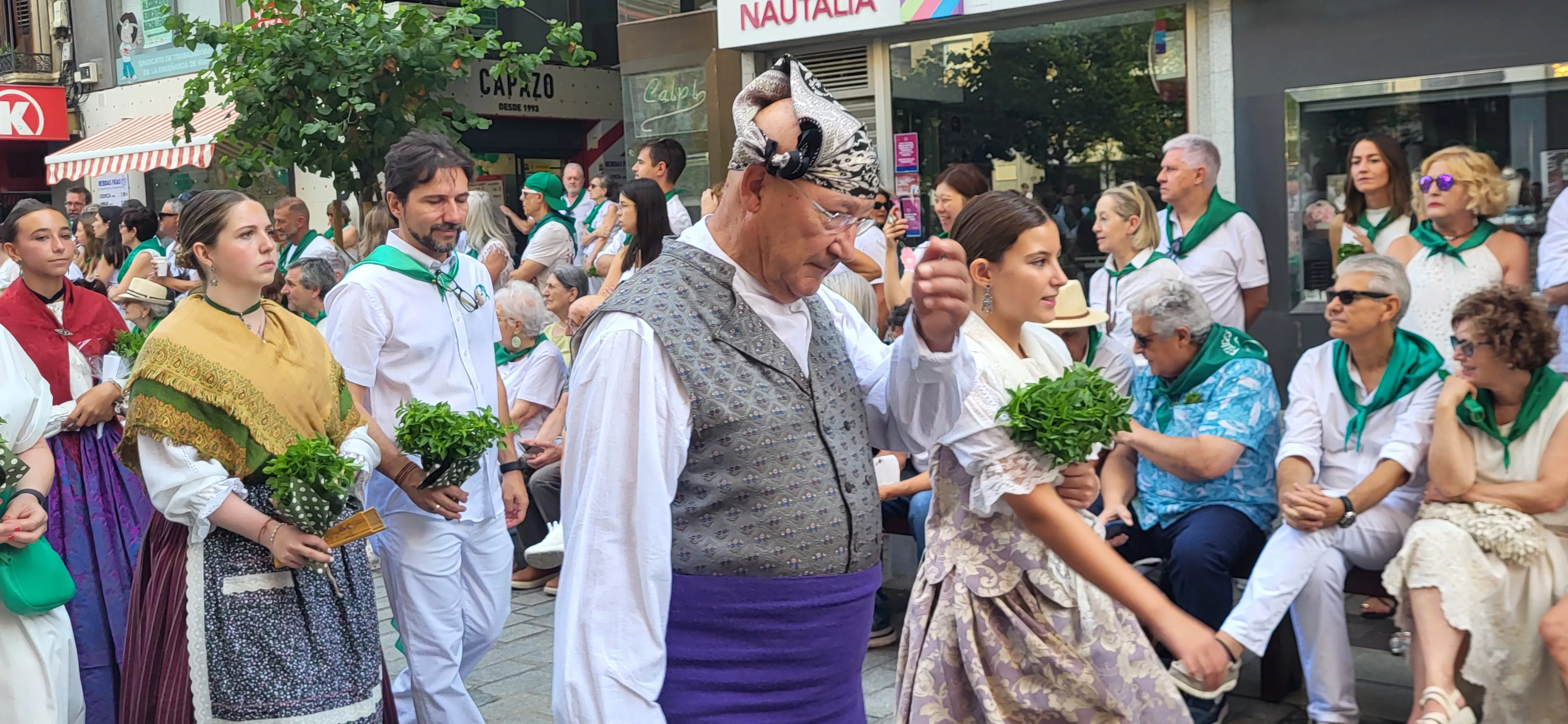 Procesión de San Lorenzo por las calles de Huesca. Foto Mercedes Manterola