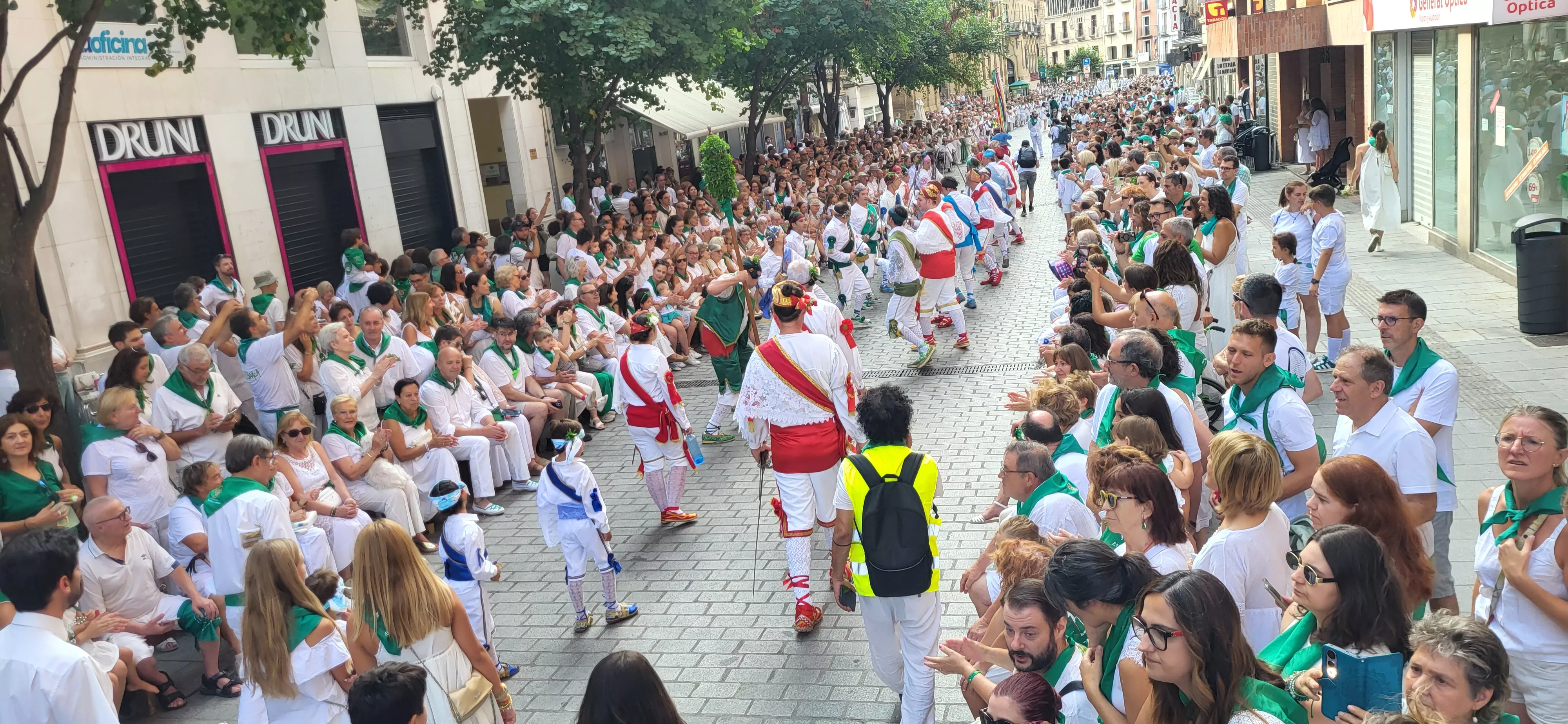 Procesión de San Lorenzo por las calles de Huesca. Foto Mercedes Manterola