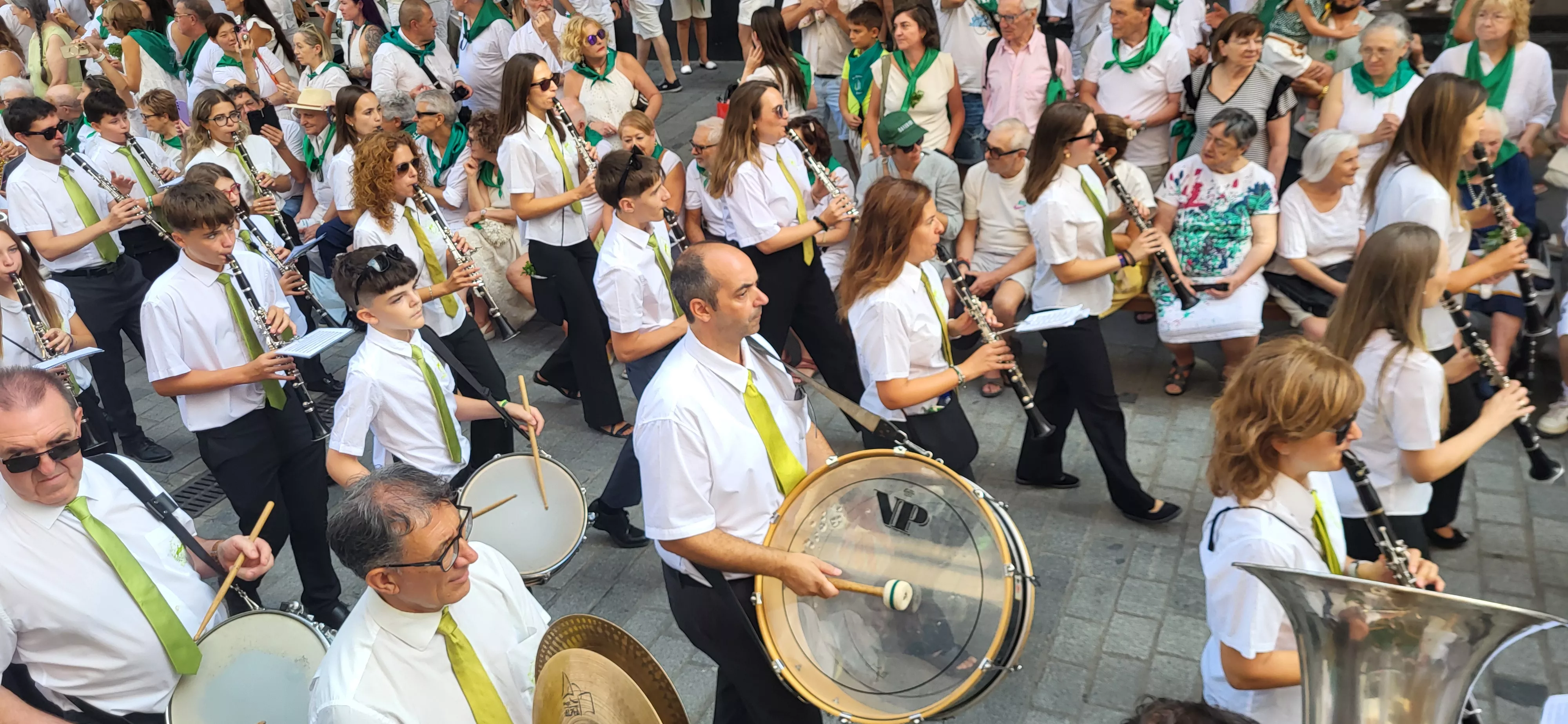 Procesión de San Lorenzo por las calles de Huesca. Foto Mercedes Manterola