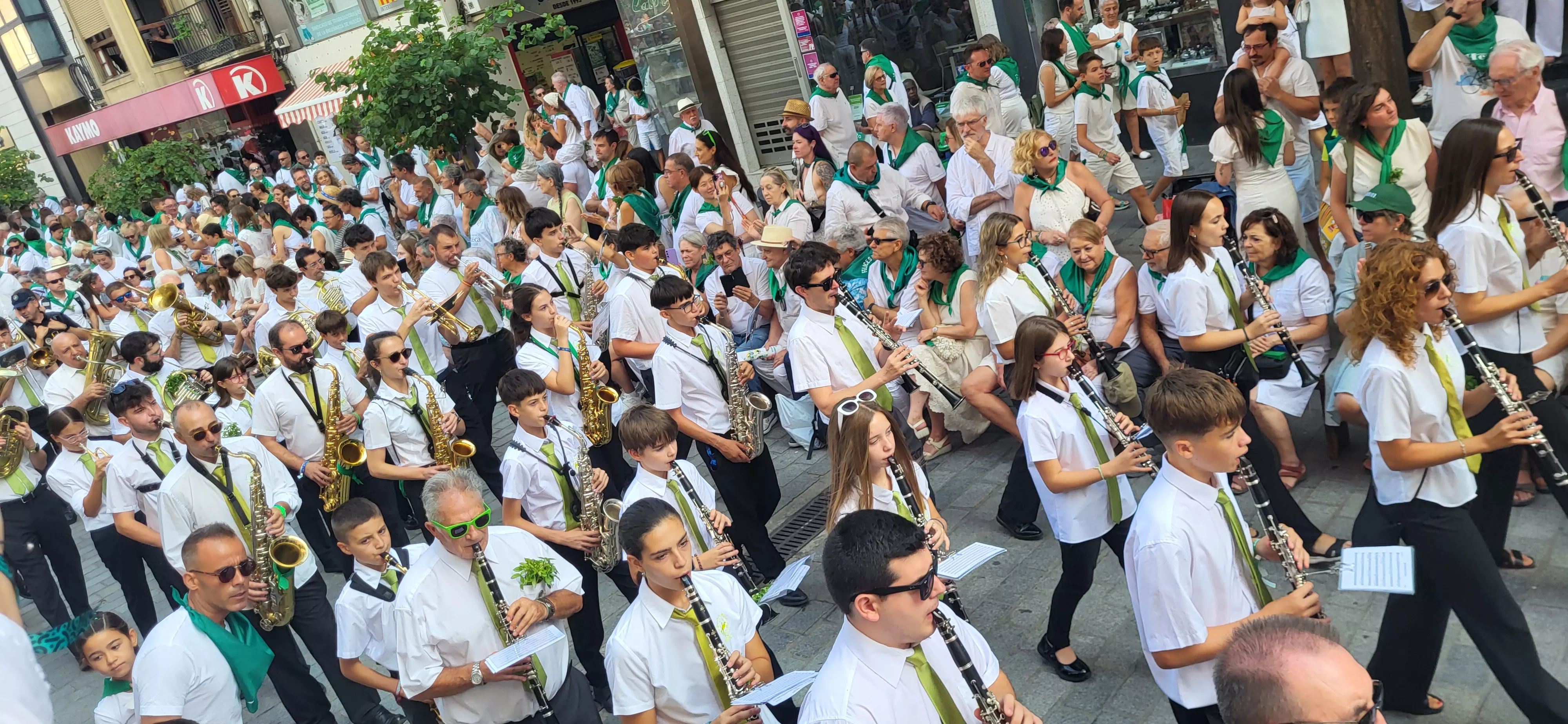 Procesión de San Lorenzo por las calles de Huesca. Foto Mercedes Manterola