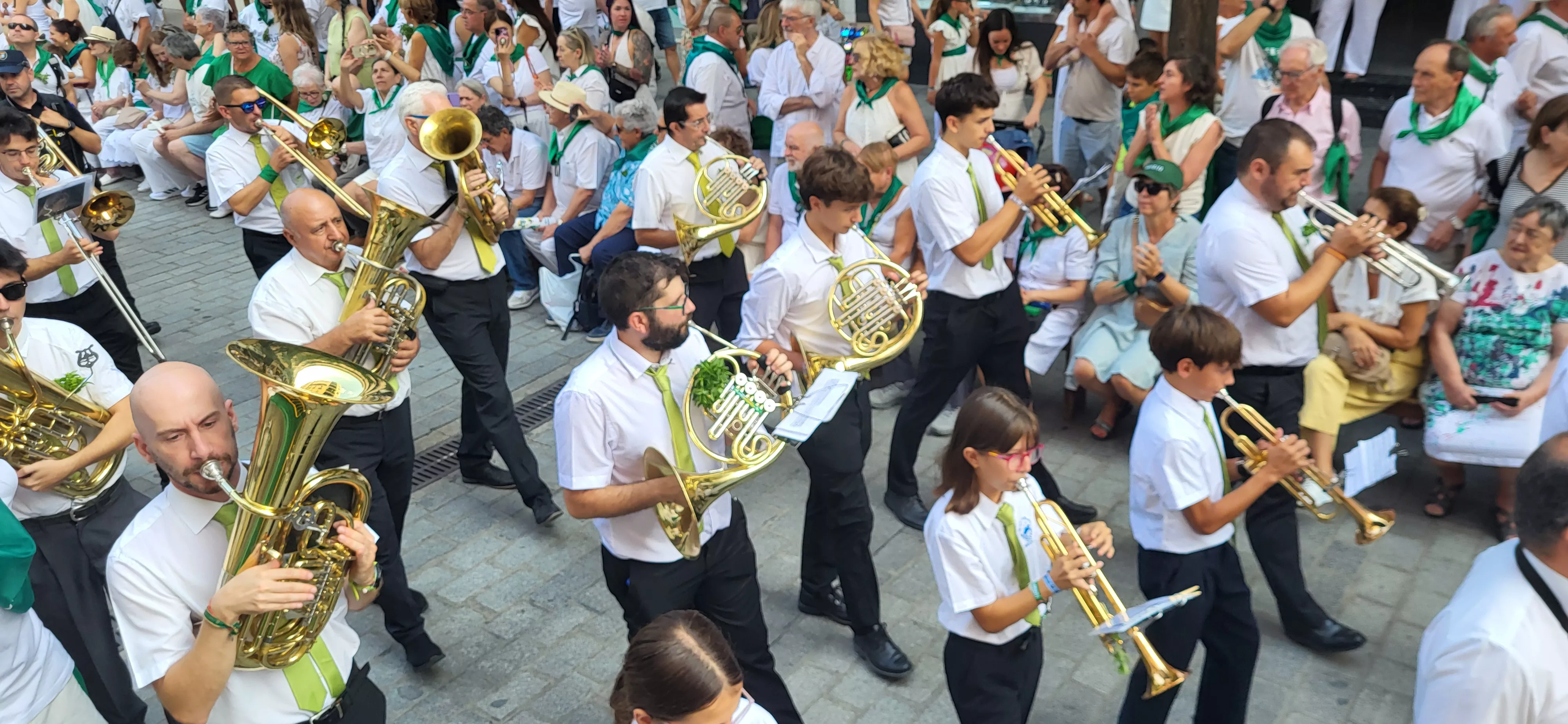 Procesión de San Lorenzo por las calles de Huesca. Foto Mercedes Manterola