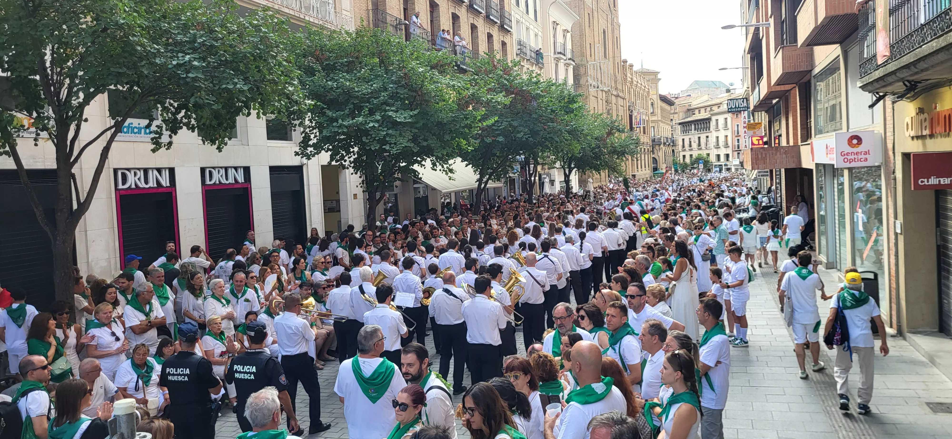 Procesión de San Lorenzo por las calles de Huesca. Foto Mercedes Manterola