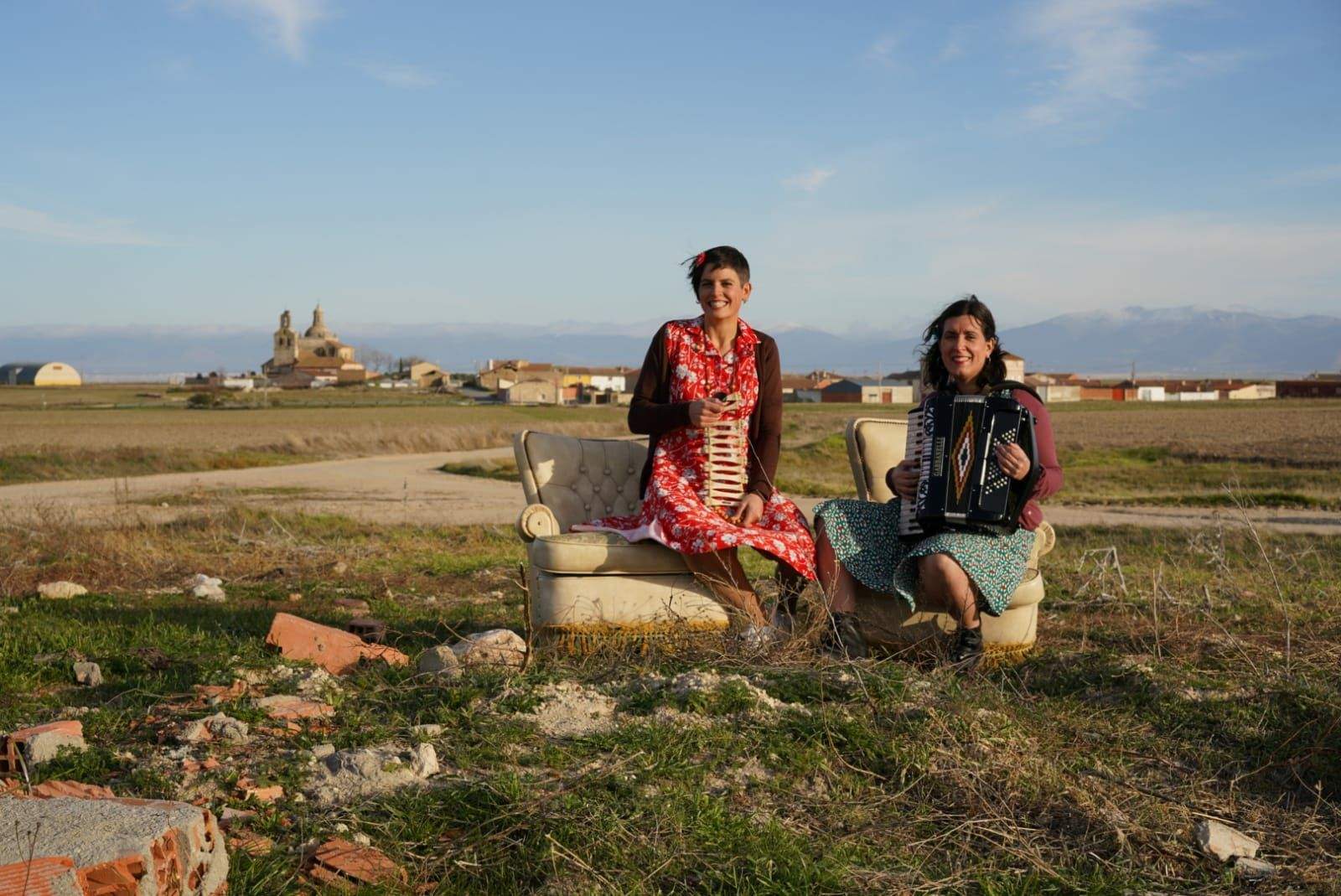 Elia Tralará y Uxía López.