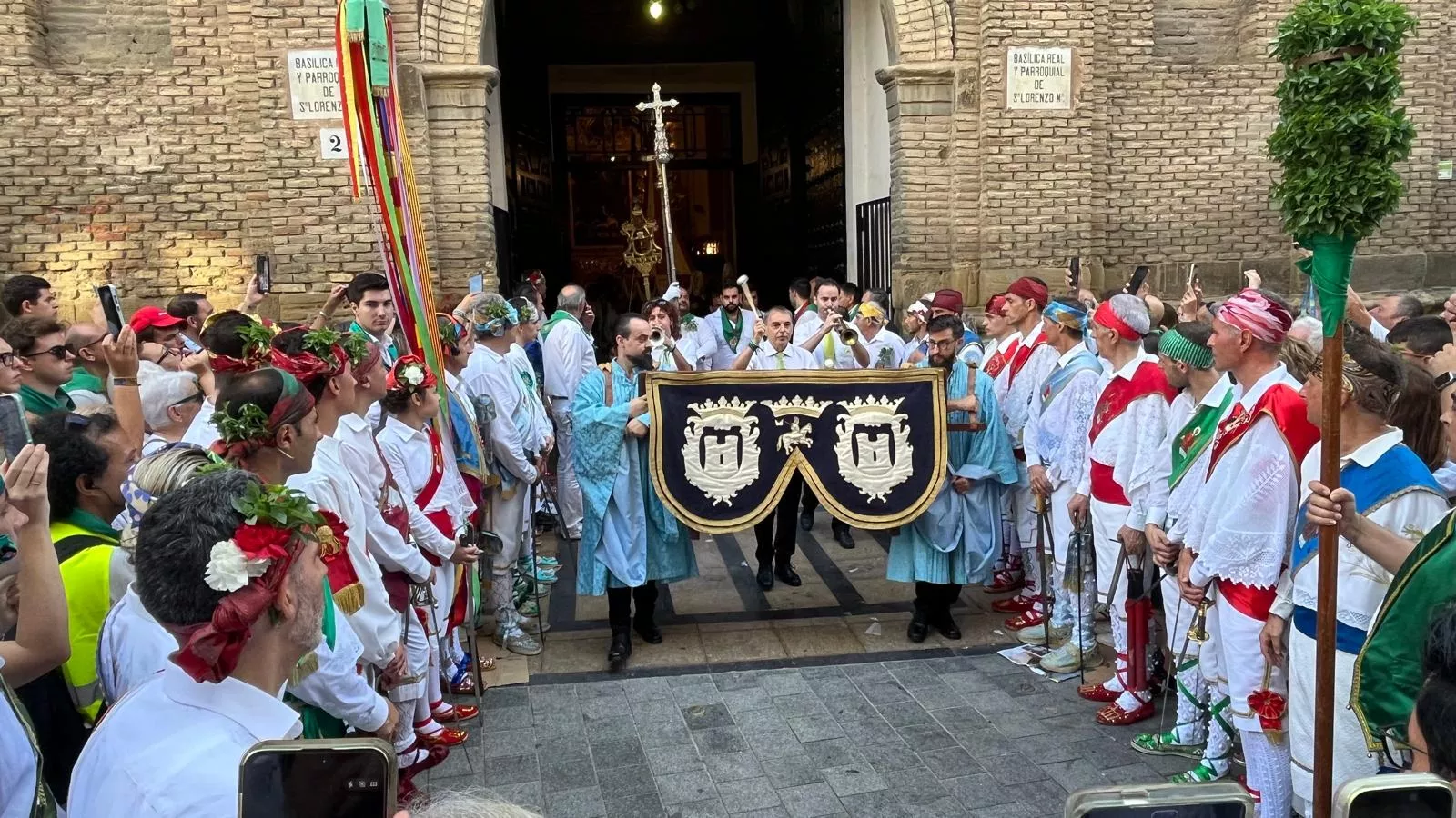 Procesión de San Lorenzo por las calles de Huesca. Foto Mercedes Manterola