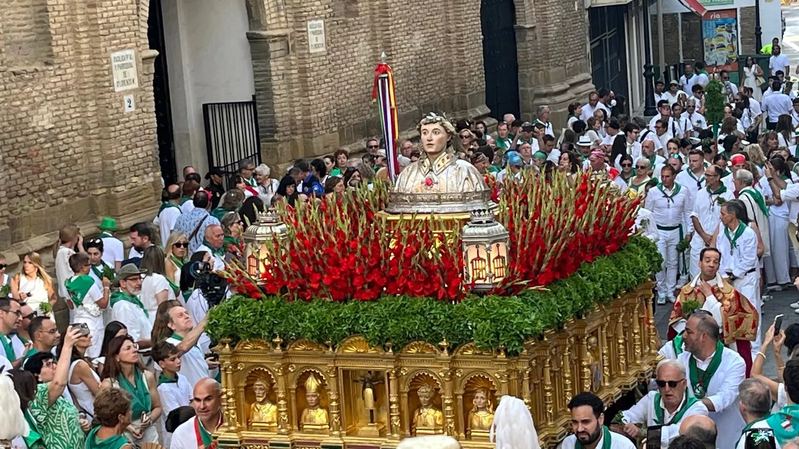 Procesión de San Lorenzo por las calles de Huesca. Foto Mercedes Manterola