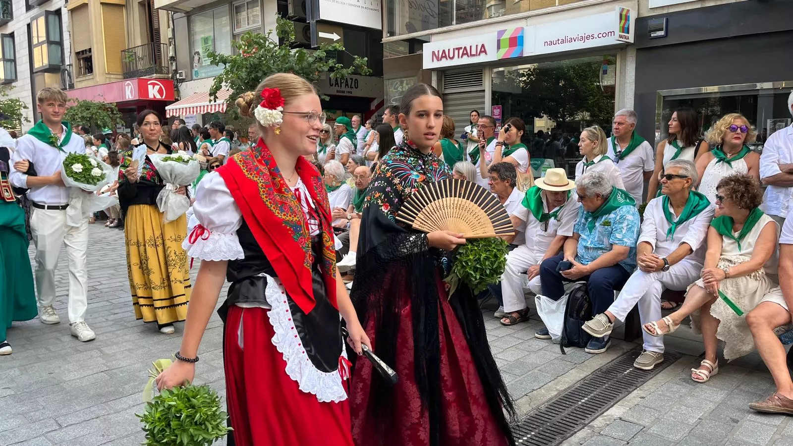 Procesión de San Lorenzo por las calles de Huesca. Foto Mercedes Manterola