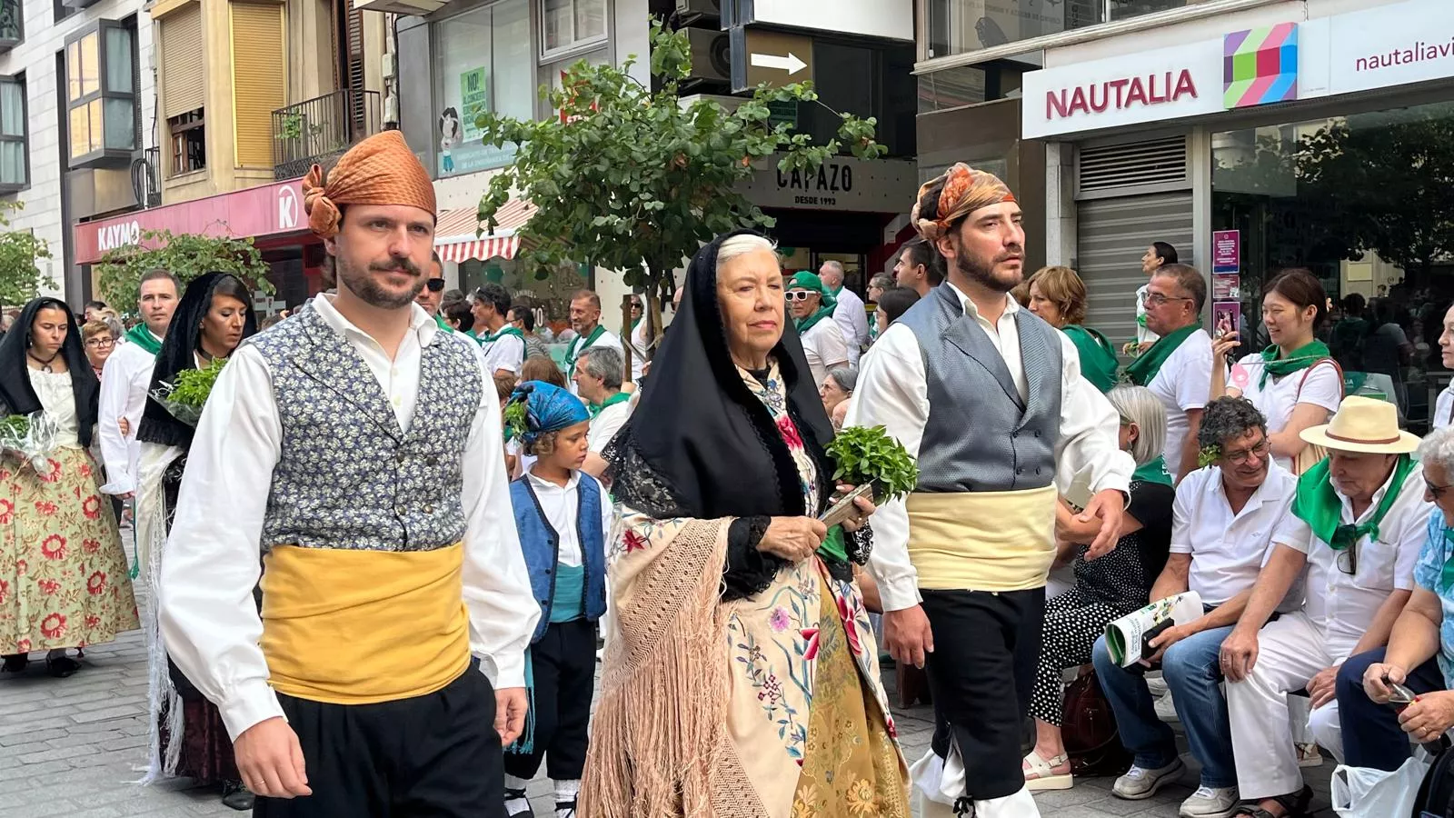 Procesión de San Lorenzo por las calles de Huesca. Foto Mercedes Manterola