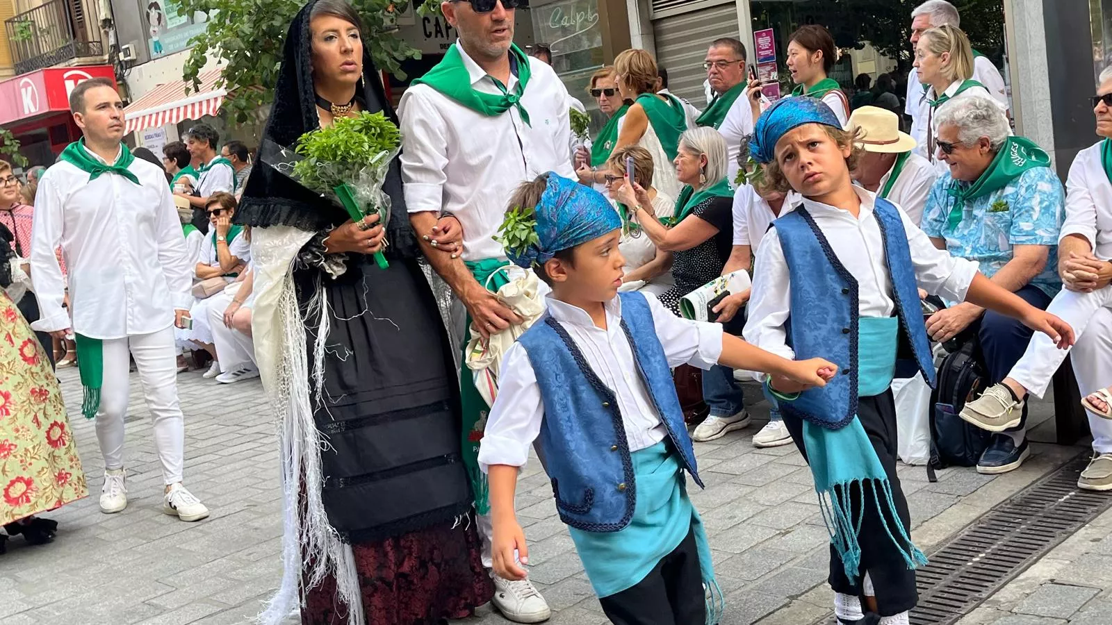 Procesión de San Lorenzo por las calles de Huesca. Foto Mercedes Manterola