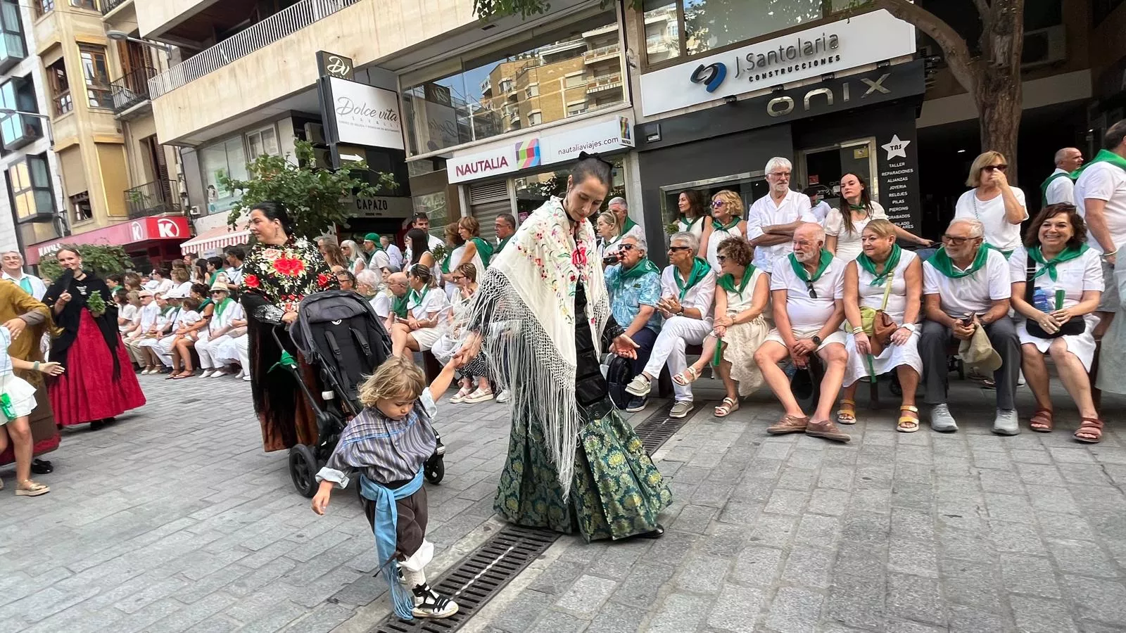 Procesión de San Lorenzo por las calles de Huesca. Foto Mercedes Manterola