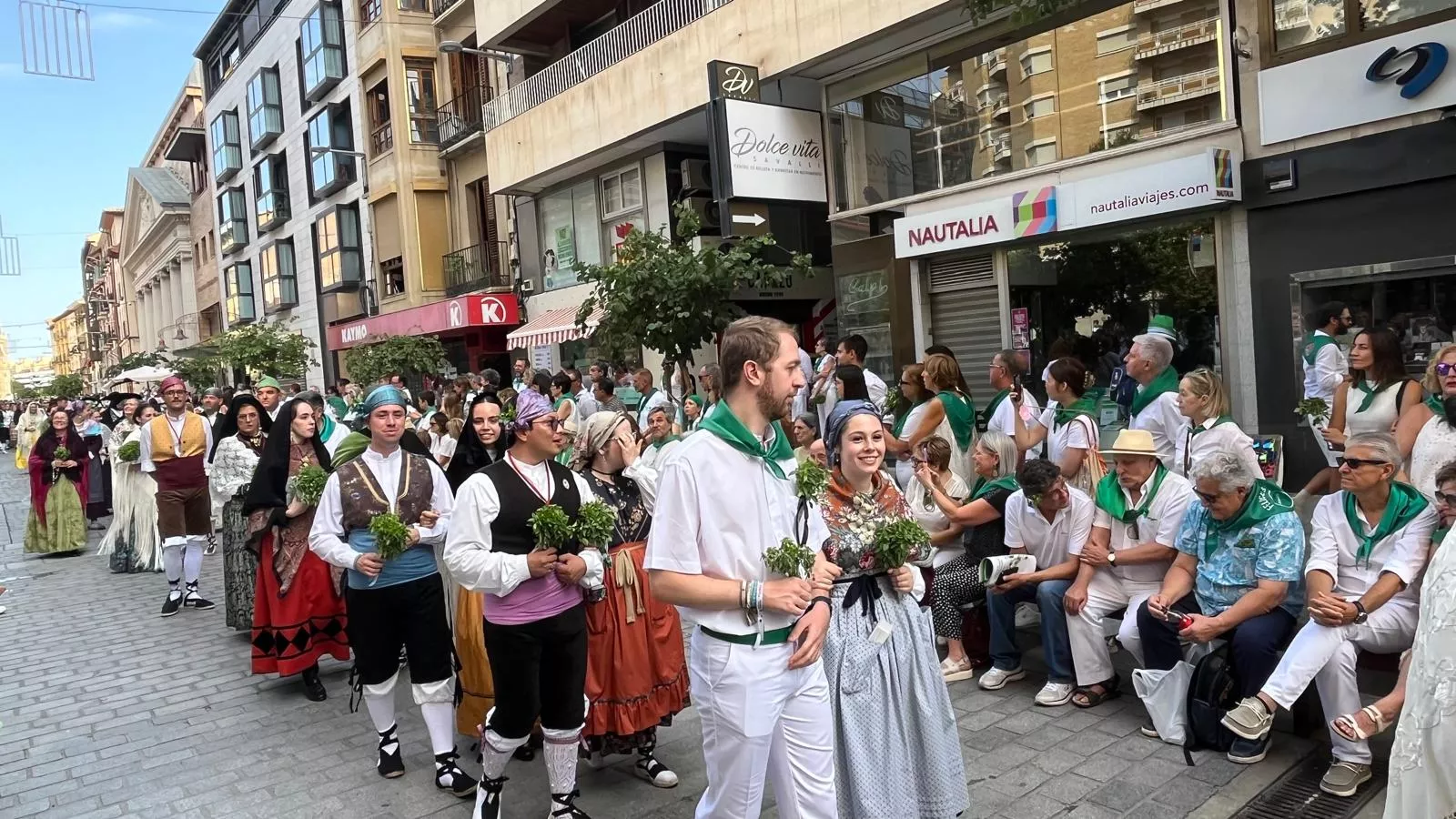 Procesión de San Lorenzo por las calles de Huesca. Foto Mercedes Manterola