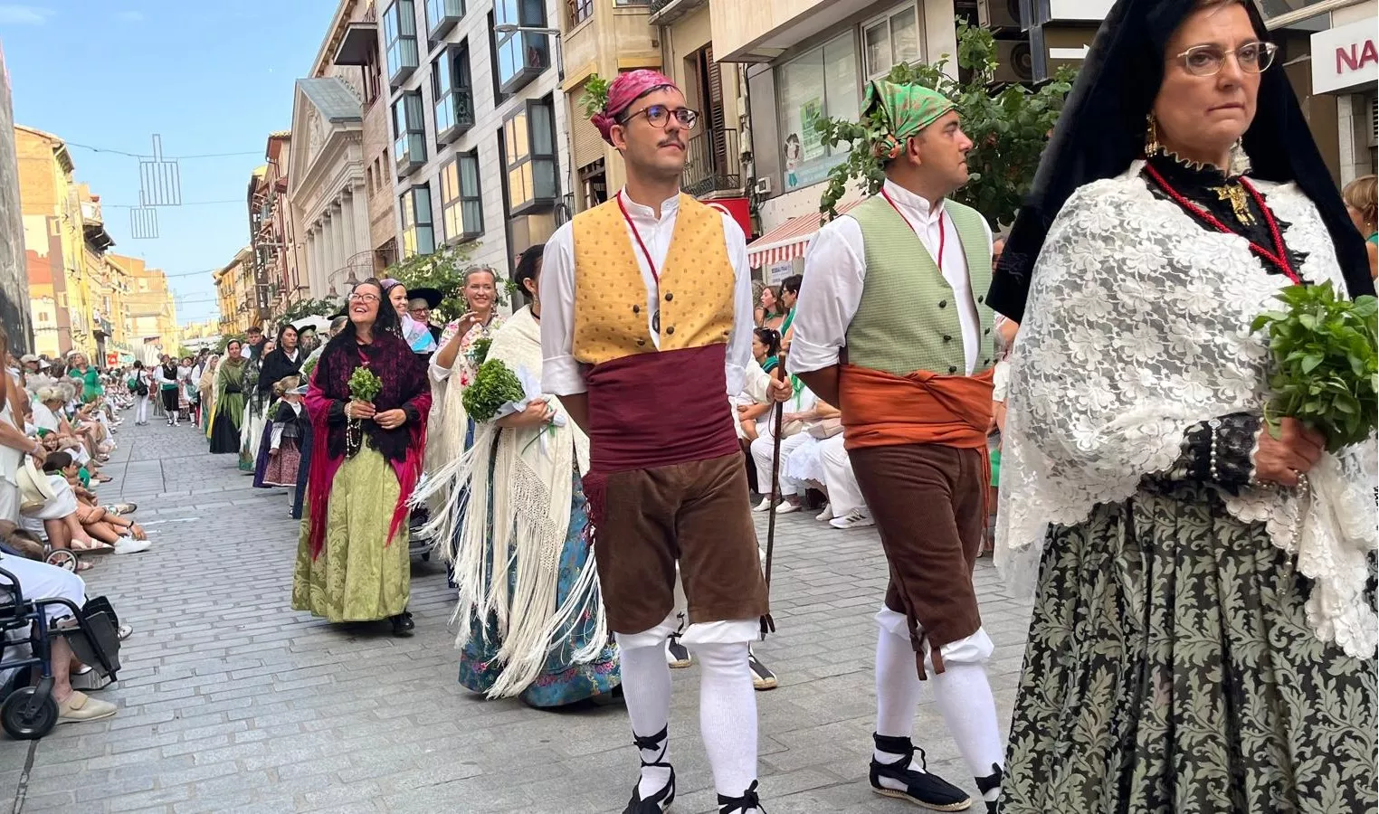 Procesión de San Lorenzo por las calles de Huesca. Foto Mercedes Manterola
