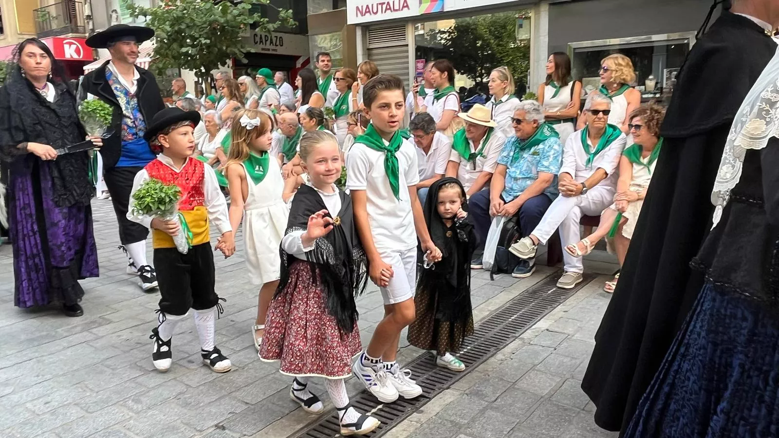 Procesión de San Lorenzo por las calles de Huesca. Foto Mercedes Manterola