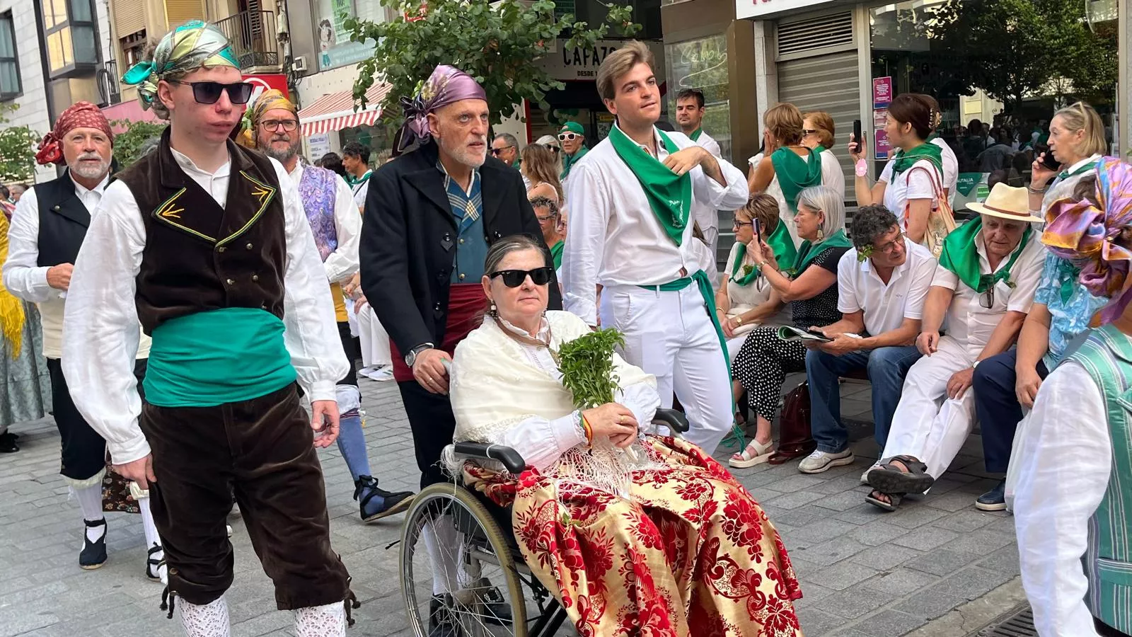 Procesión de San Lorenzo por las calles de Huesca. Foto Mercedes Manterola