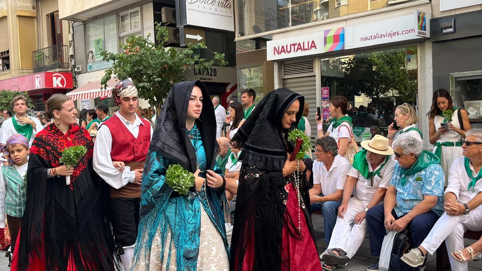 Procesión de San Lorenzo por las calles de Huesca. Foto Mercedes Manterola