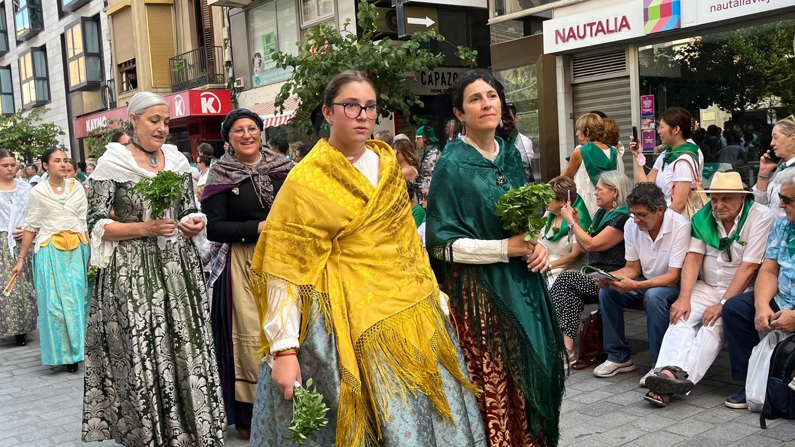 Procesión de San Lorenzo por las calles de Huesca. Foto Mercedes Manterola