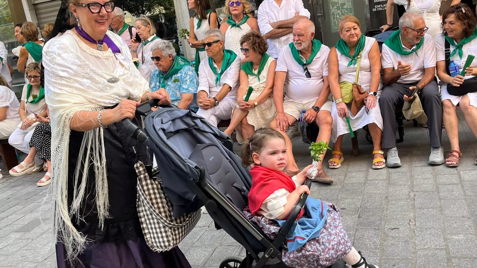 Procesión de San Lorenzo por las calles de Huesca. Foto Mercedes Manterola