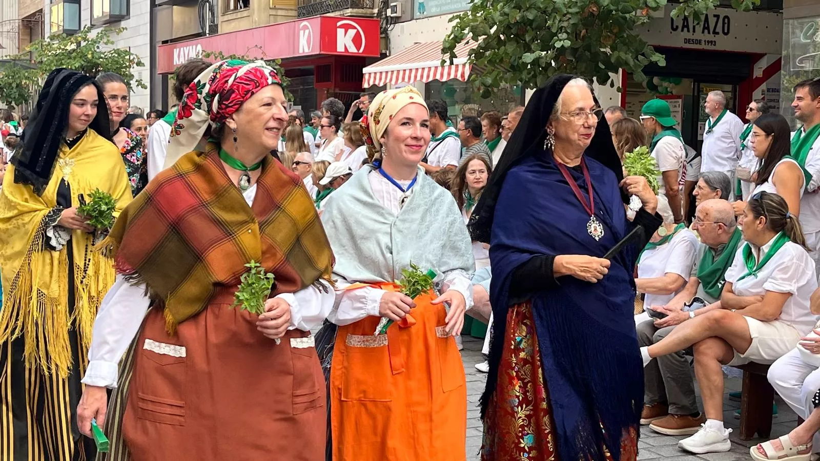 Procesión de San Lorenzo por las calles de Huesca. Foto Mercedes Manterola