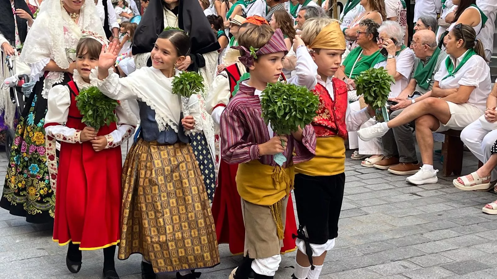 Procesión de San Lorenzo por las calles de Huesca. Foto Mercedes Manterola