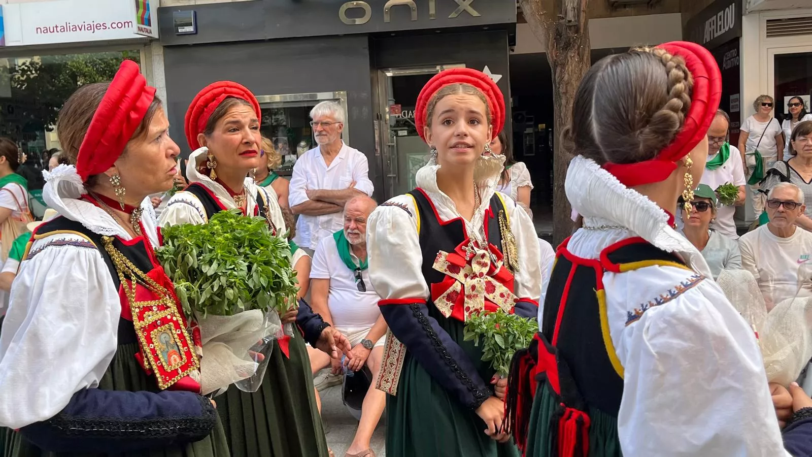 Procesión de San Lorenzo por las calles de Huesca. Foto Mercedes Manterola