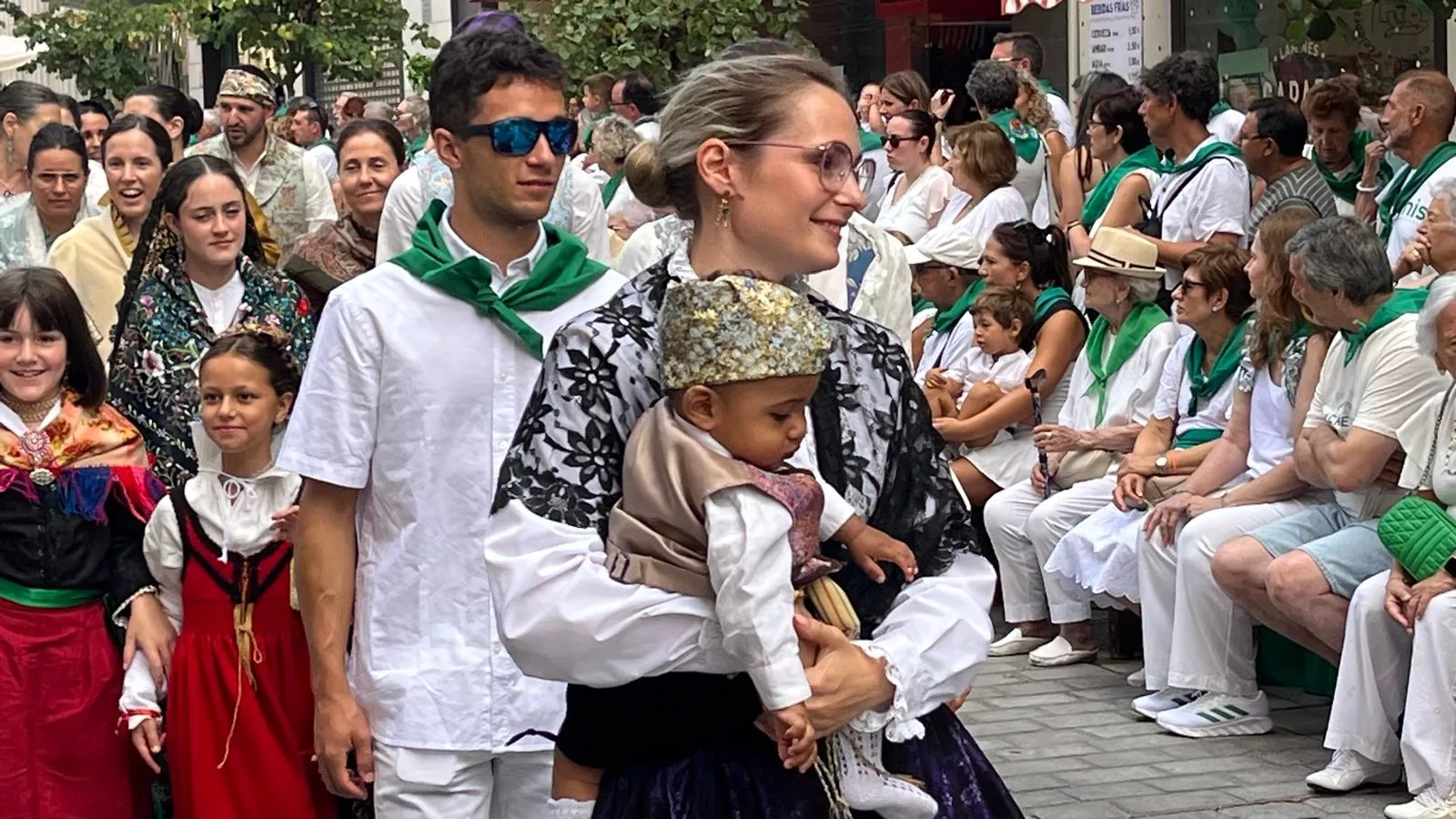 Procesión de San Lorenzo por las calles de Huesca. Foto Mercedes Manterola