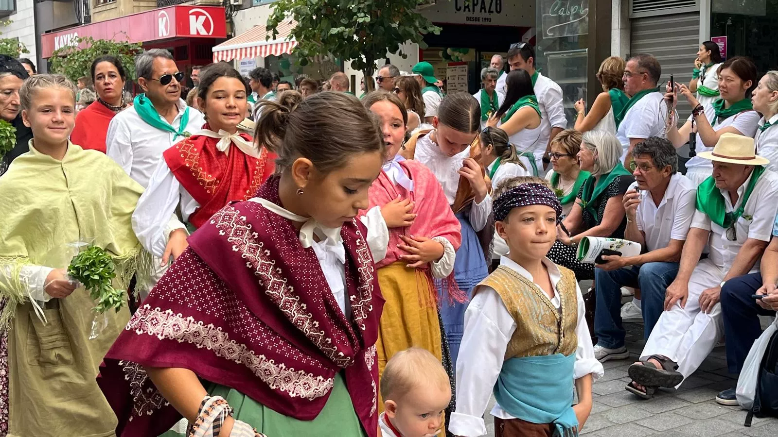 Procesión de San Lorenzo por las calles de Huesca. Foto Mercedes Manterola