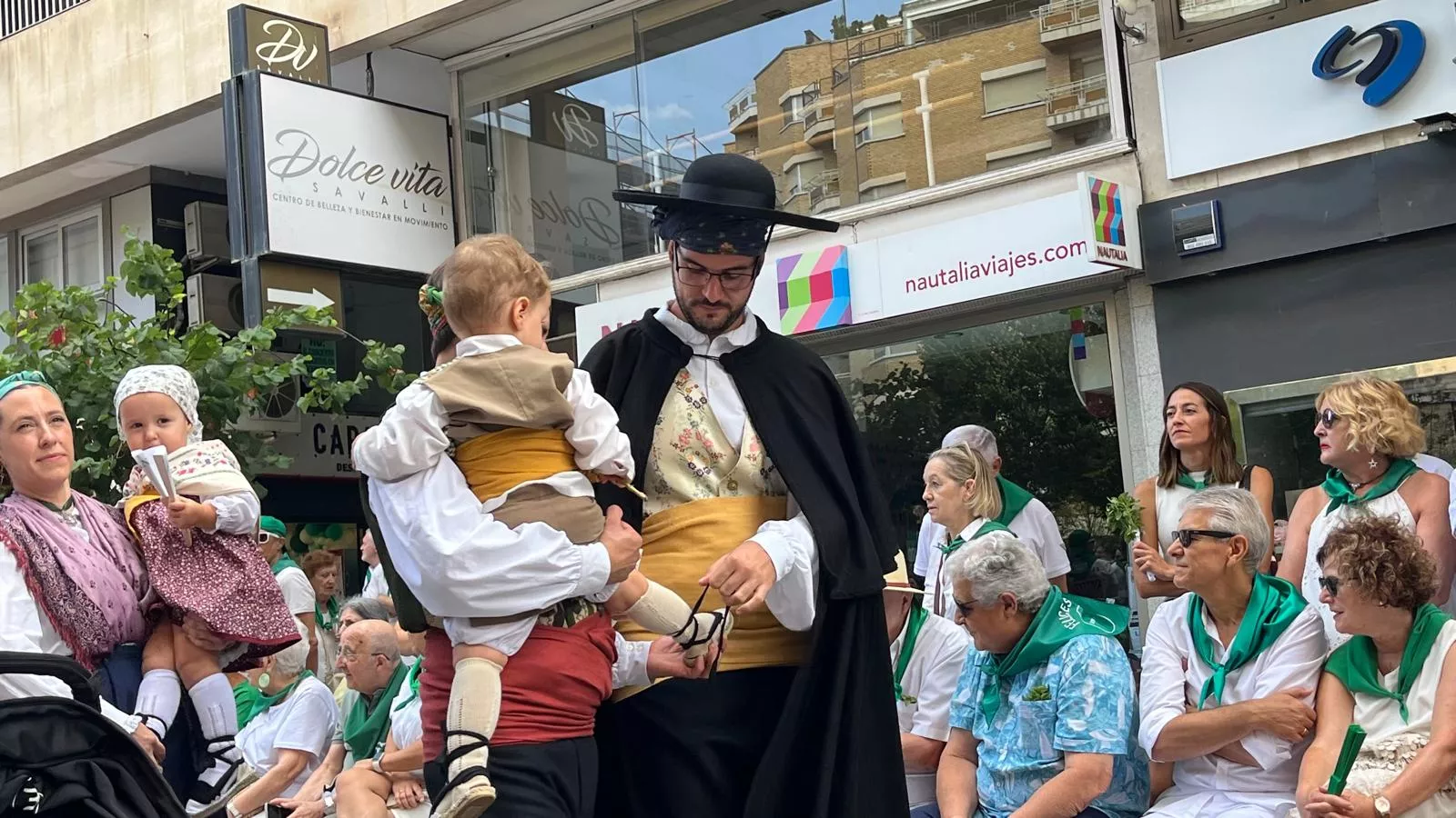 Procesión de San Lorenzo por las calles de Huesca. Foto Mercedes Manterola