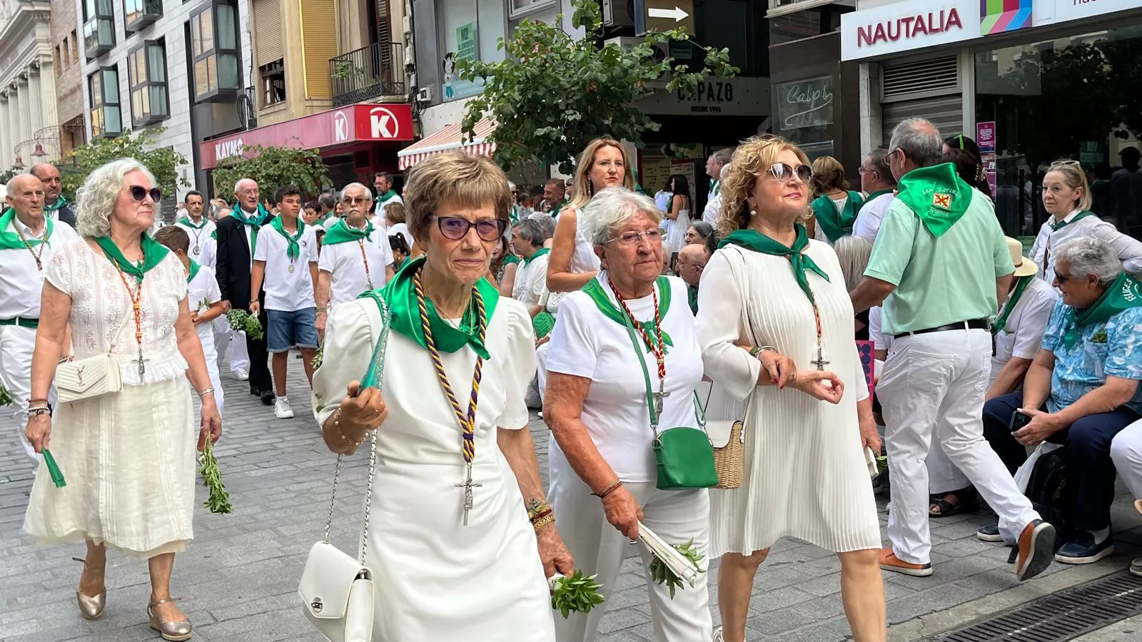 Procesión de San Lorenzo por las calles de Huesca. Foto Mercedes Manterola
