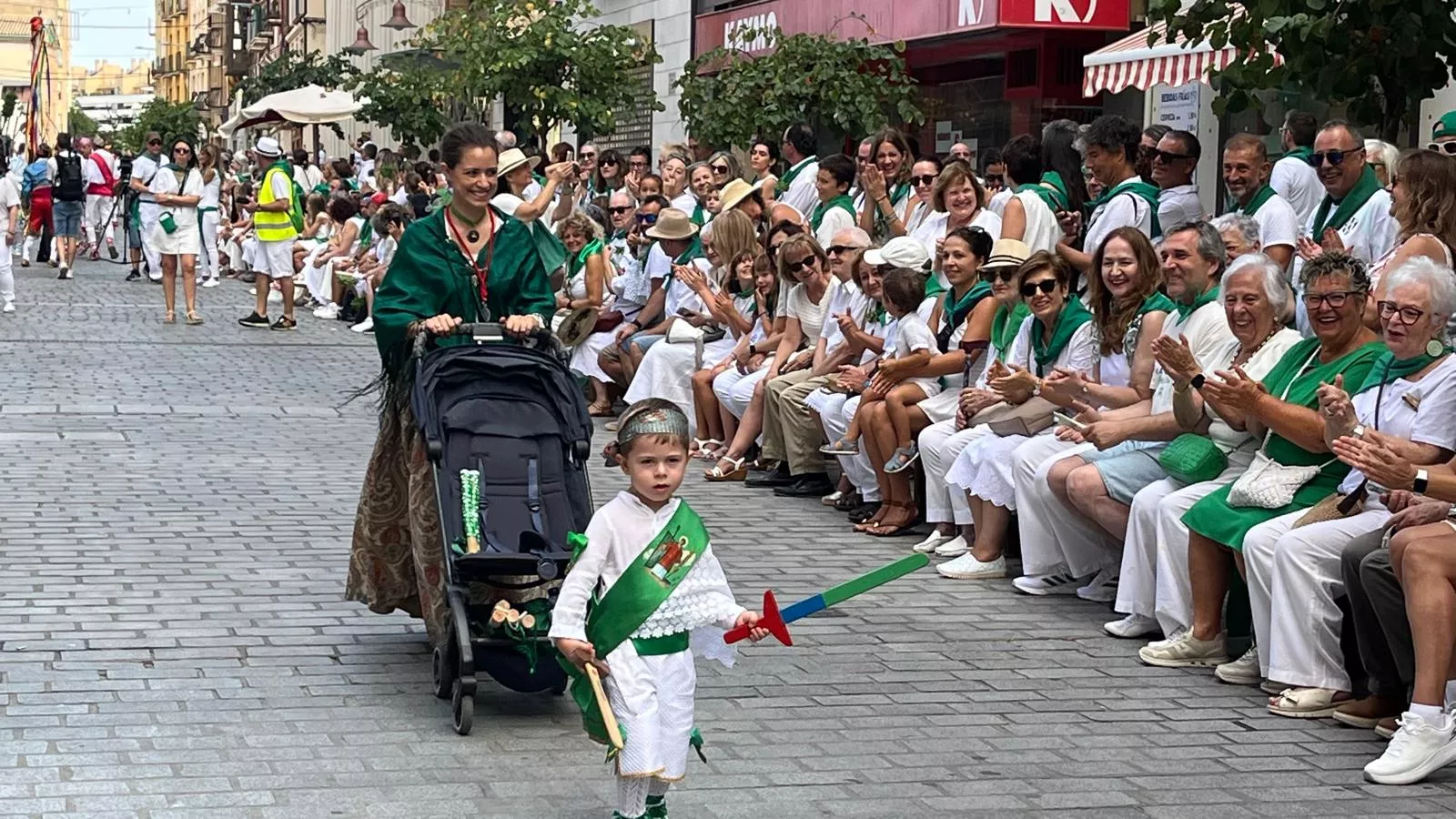 Procesión de San Lorenzo por las calles de Huesca. Foto Mercedes Manterola
