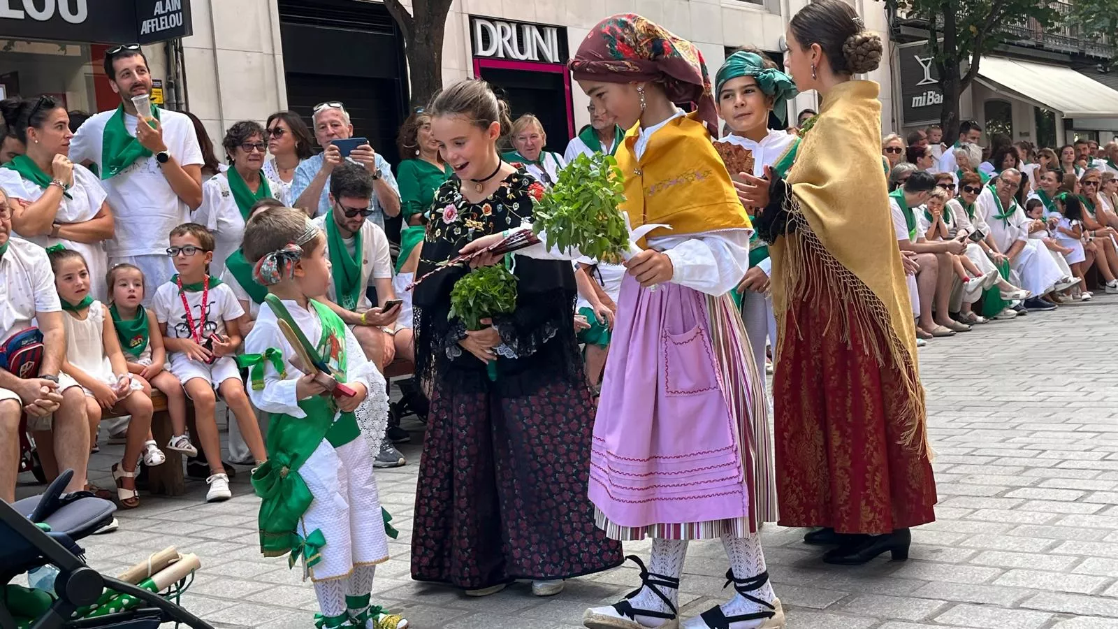 Procesión de San Lorenzo por las calles de Huesca. Foto Mercedes Manterola