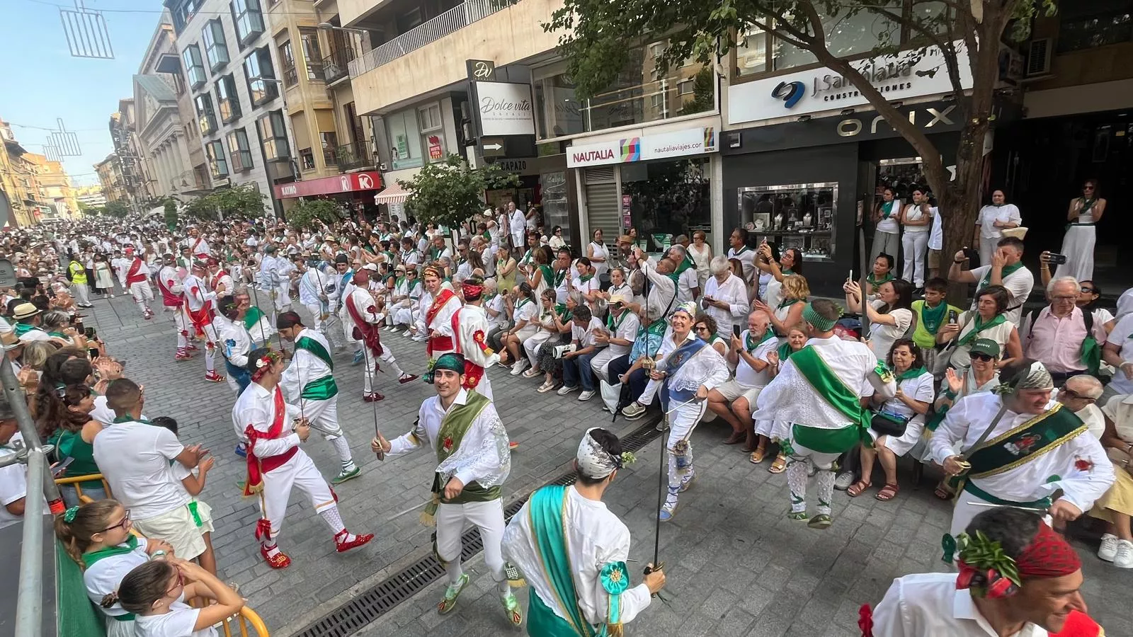Procesión de San Lorenzo por las calles de Huesca. Foto Mercedes Manterola