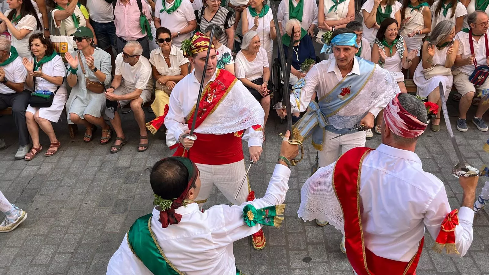 Procesión de San Lorenzo por las calles de Huesca. Foto Mercedes Manterola