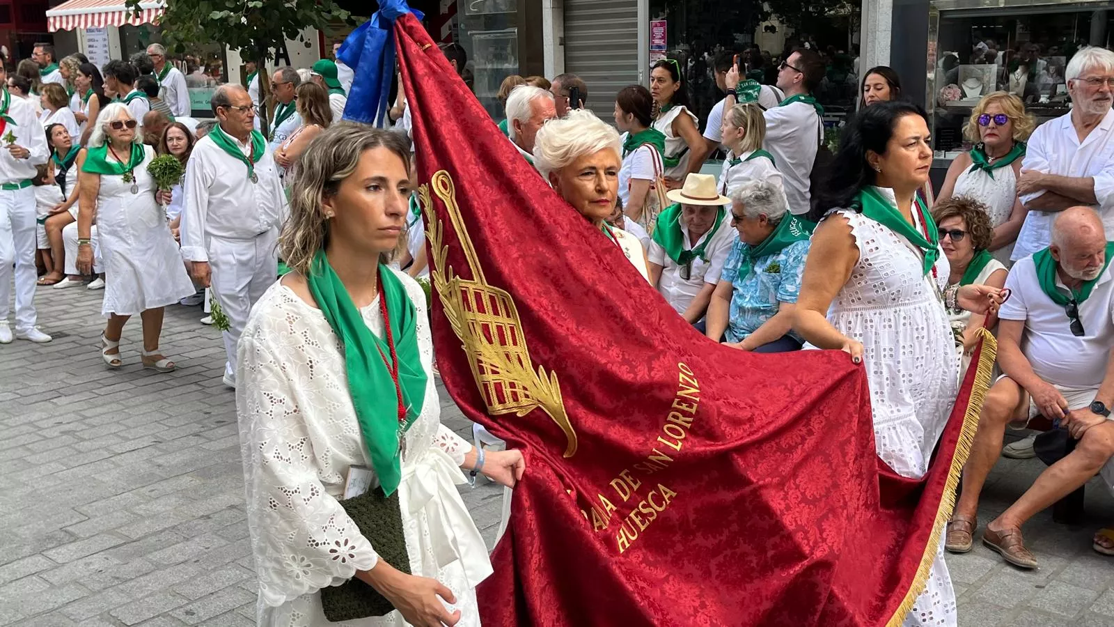 Procesión de San Lorenzo por las calles de Huesca. Foto Mercedes Manterola
