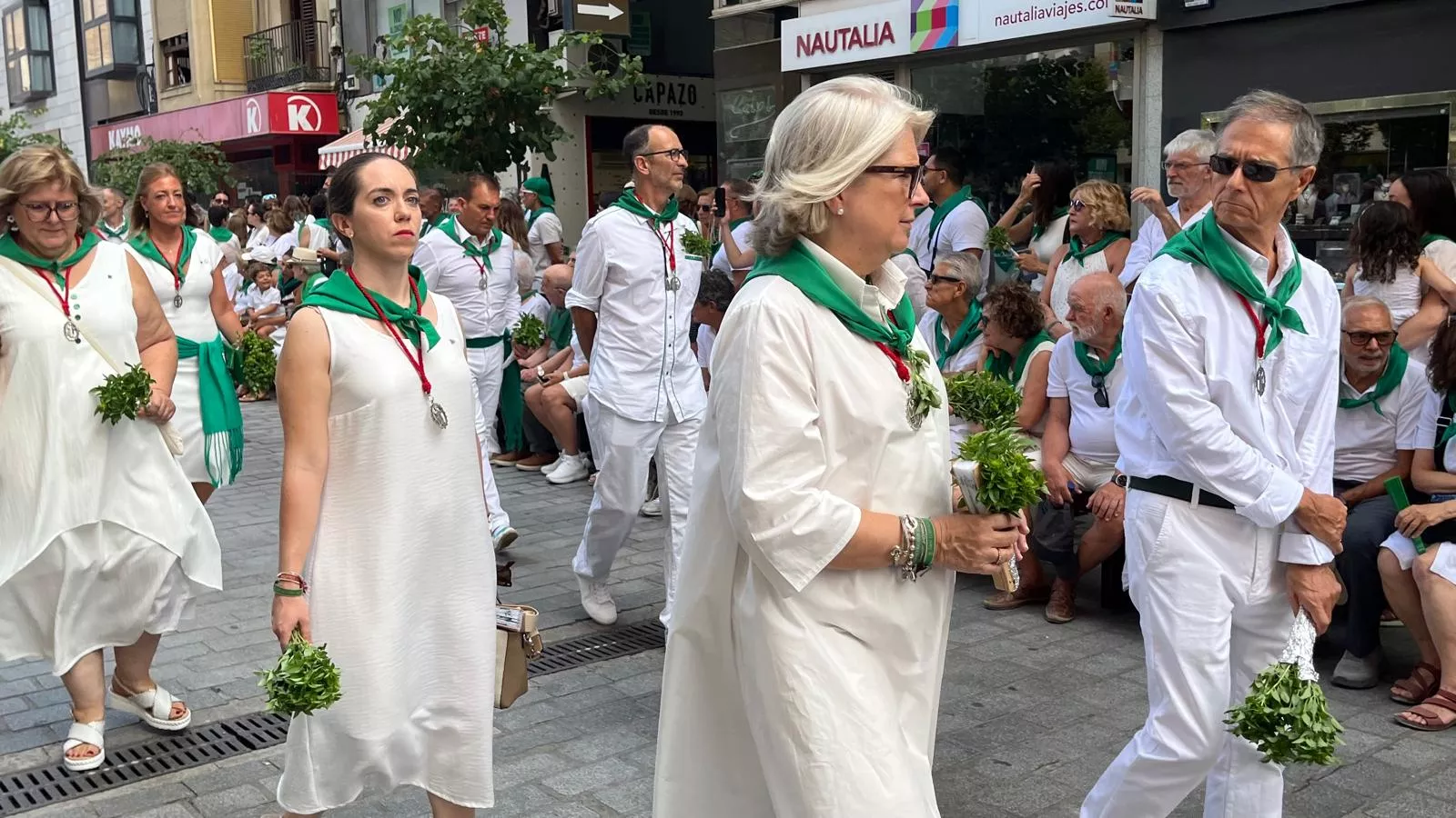 Procesión de San Lorenzo por las calles de Huesca. Foto Mercedes Manterola
