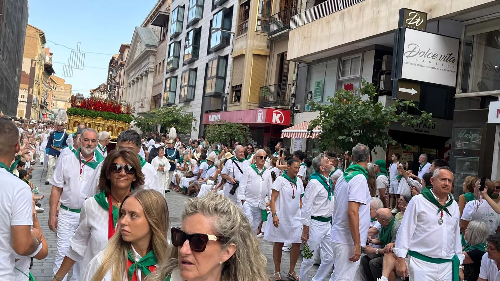 Procesión de San Lorenzo por las calles de Huesca. Foto Mercedes Manterola