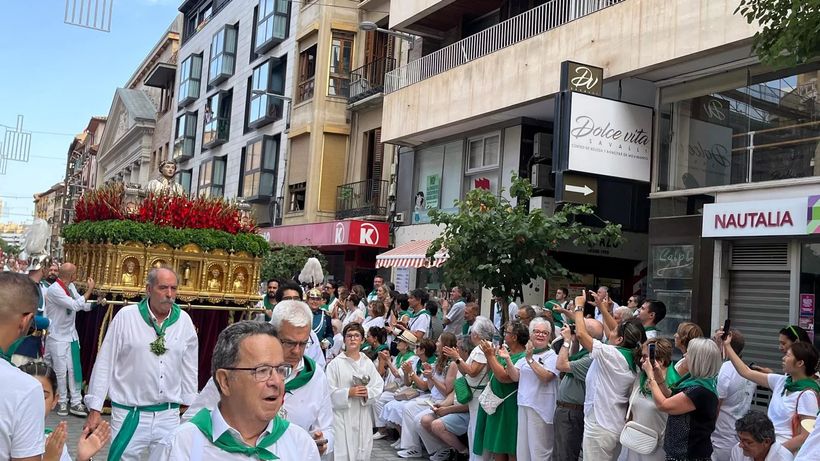Procesión de San Lorenzo por las calles de Huesca. Foto Mercedes Manterola