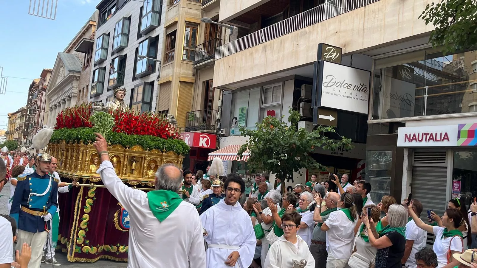 Procesión de San Lorenzo por las calles de Huesca. Foto Mercedes Manterola