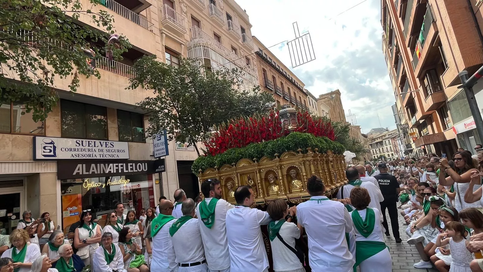 Procesión de San Lorenzo por las calles de Huesca. Foto Mercedes Manterola