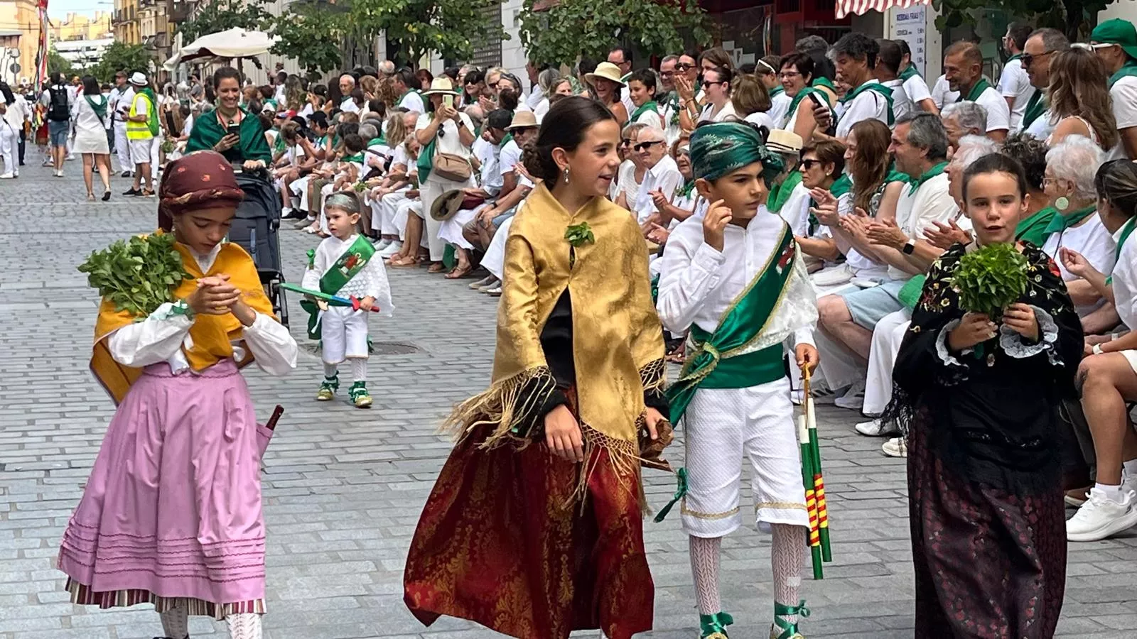 Procesión de San Lorenzo por las calles de Huesca. Foto Mercedes Manterola
