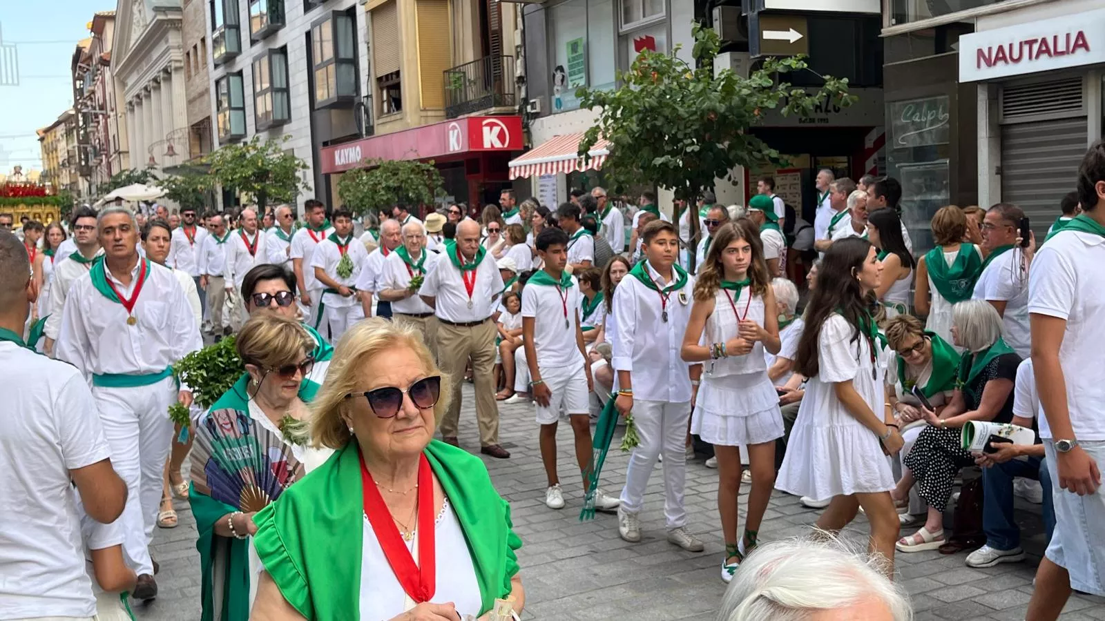 Procesión de San Lorenzo por las calles de Huesca. Foto Mercedes Manterola