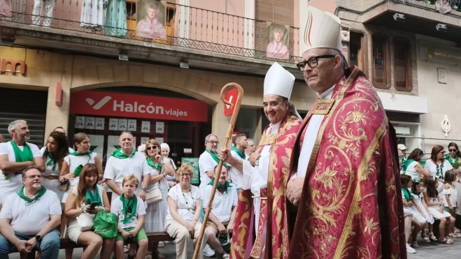 Los dos obispos en la procesión Los dos obispos en la procesión