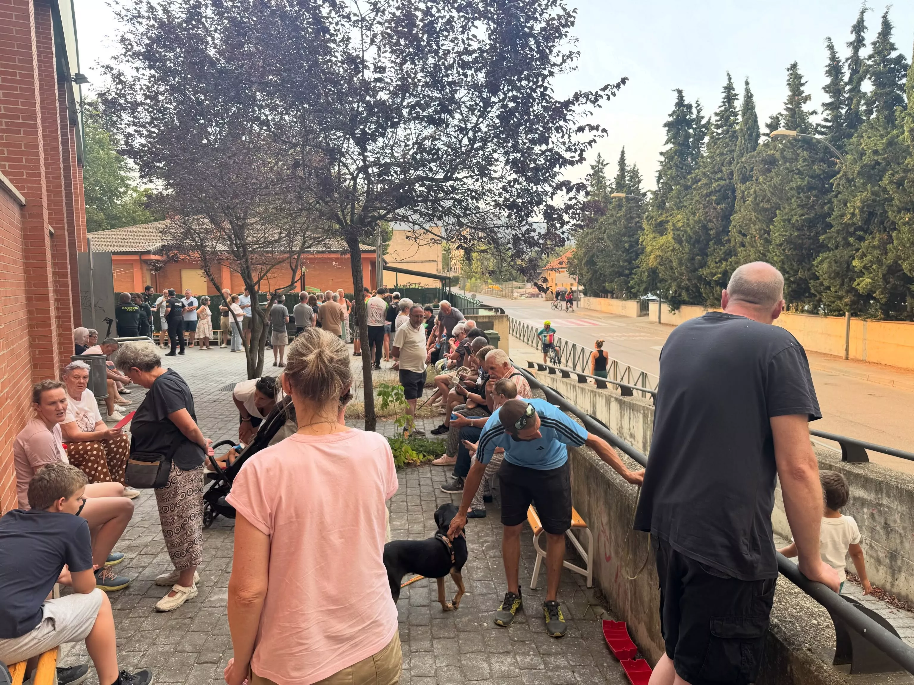 Desalojados del incendio de Peñas de Riglos obliga en Jaca.